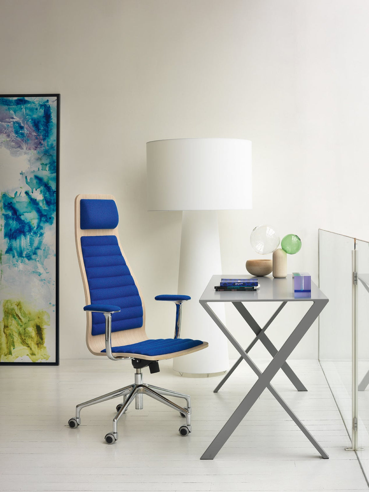 Big Shadow Floor Light – Oversized Fabric Shade & Contemporary Architectural Floor Lamp