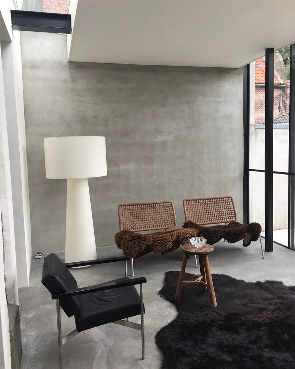 Big Shadow Floor Light – Oversized Fabric Shade & Contemporary Architectural Floor Lamp