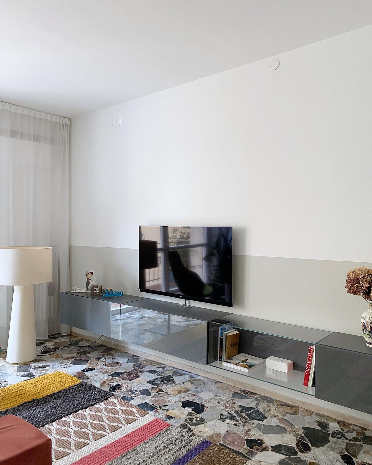 Big Shadow Floor Light – Oversized Fabric Shade & Contemporary Architectural Floor Lamp