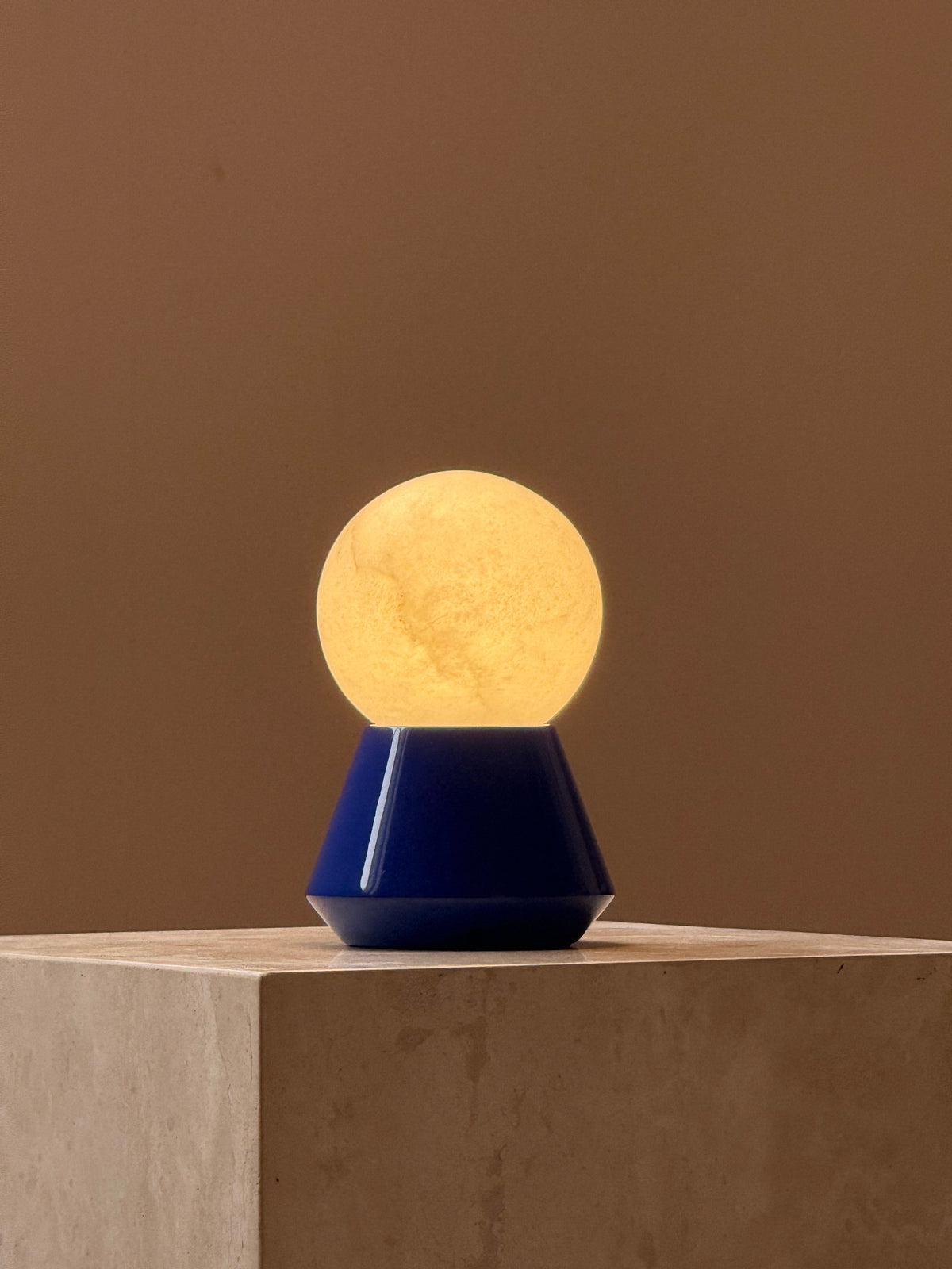 Bilia Mini Table Lamp – Rechargeable Geometric Metal & Alabaster Cordless Accent Light