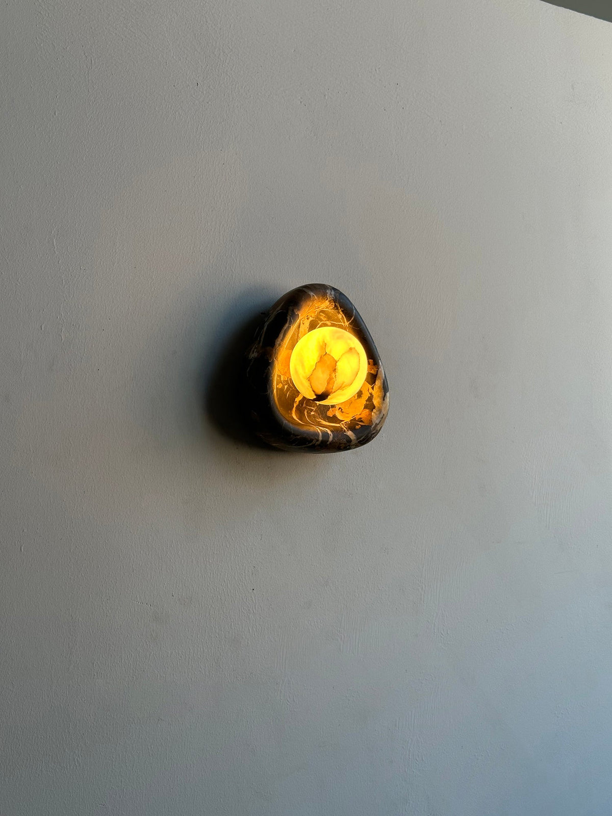 Black Pearl Marble Wall Lamp – Handcrafted Natural Marble & Alabaster Wall Sconce