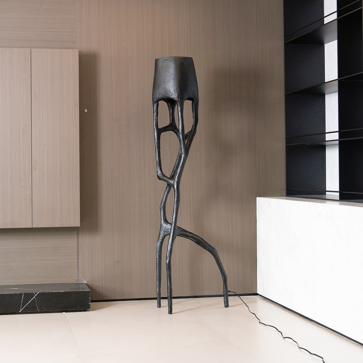 Black Tree Sculpture Floor Lamp – Gothic-Inspired Organic Resin Floor Light