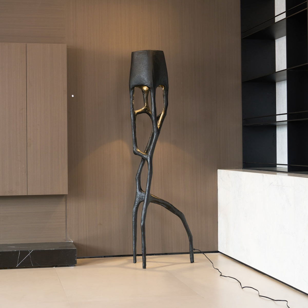 Black Tree Sculpture Floor Lamp – Gothic-Inspired Organic Resin Floor Light