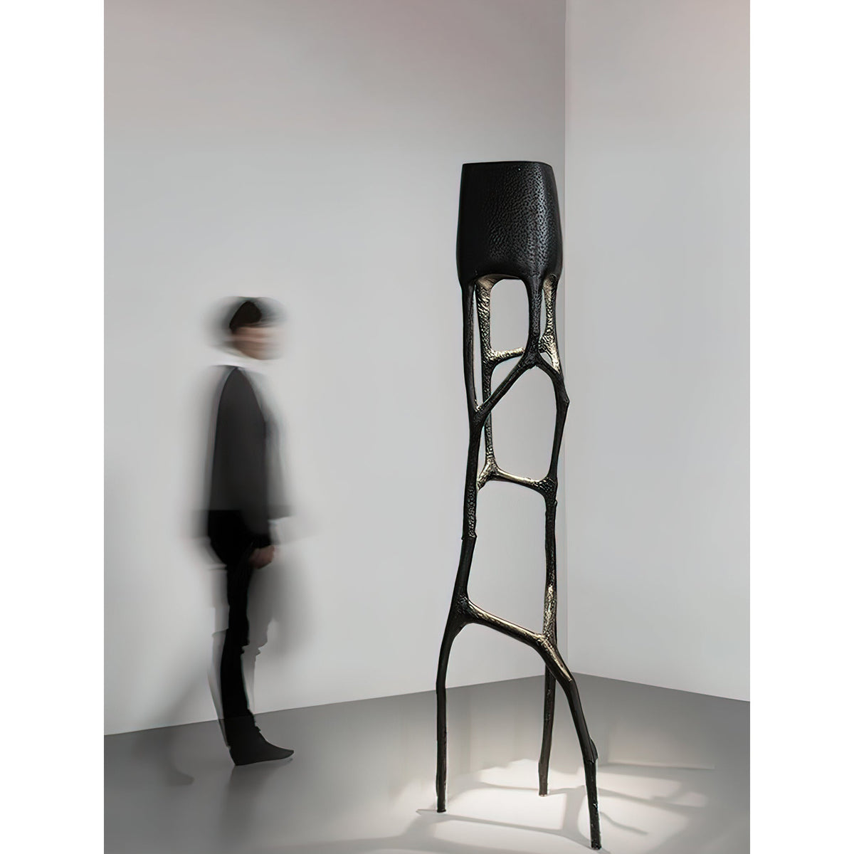 Black Tree Sculpture Floor Lamp – Gothic-Inspired Organic Resin Floor Light