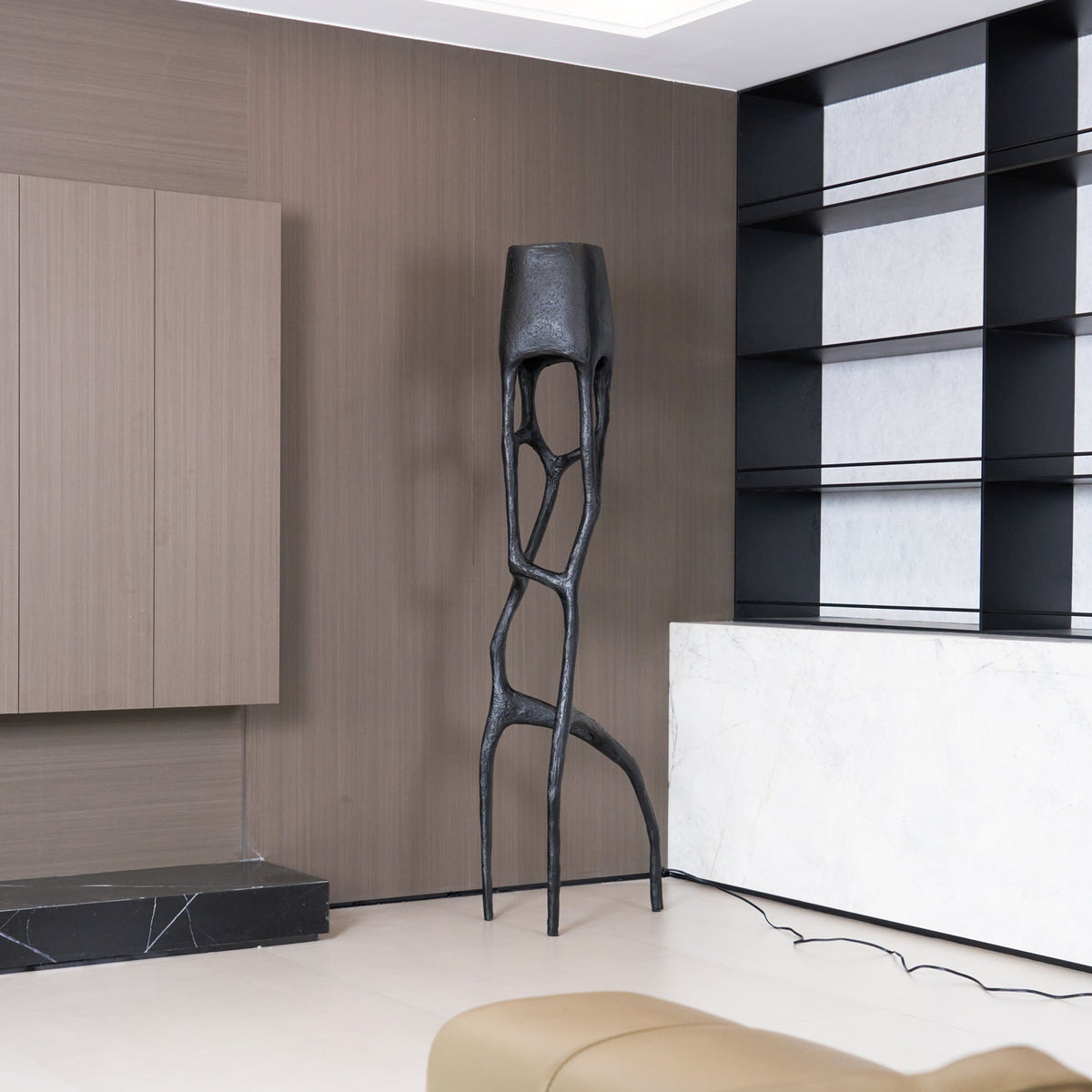 Black Tree Sculpture Floor Lamp – Gothic-Inspired Organic Resin Floor Light