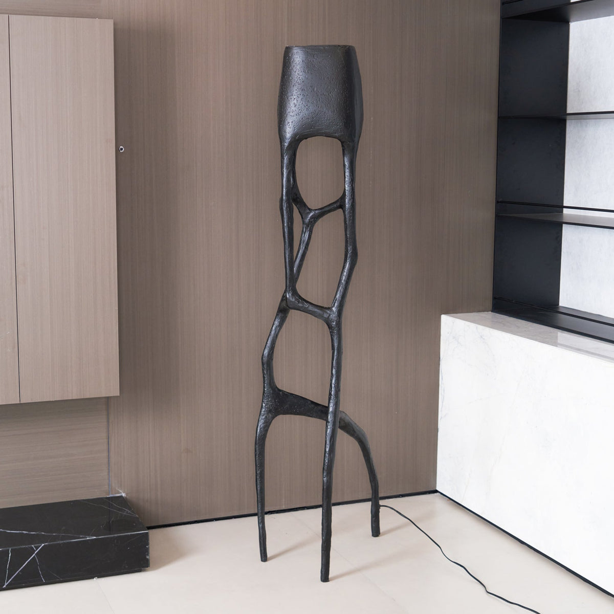 Black Tree Sculpture Floor Lamp – Gothic-Inspired Organic Resin Floor Light