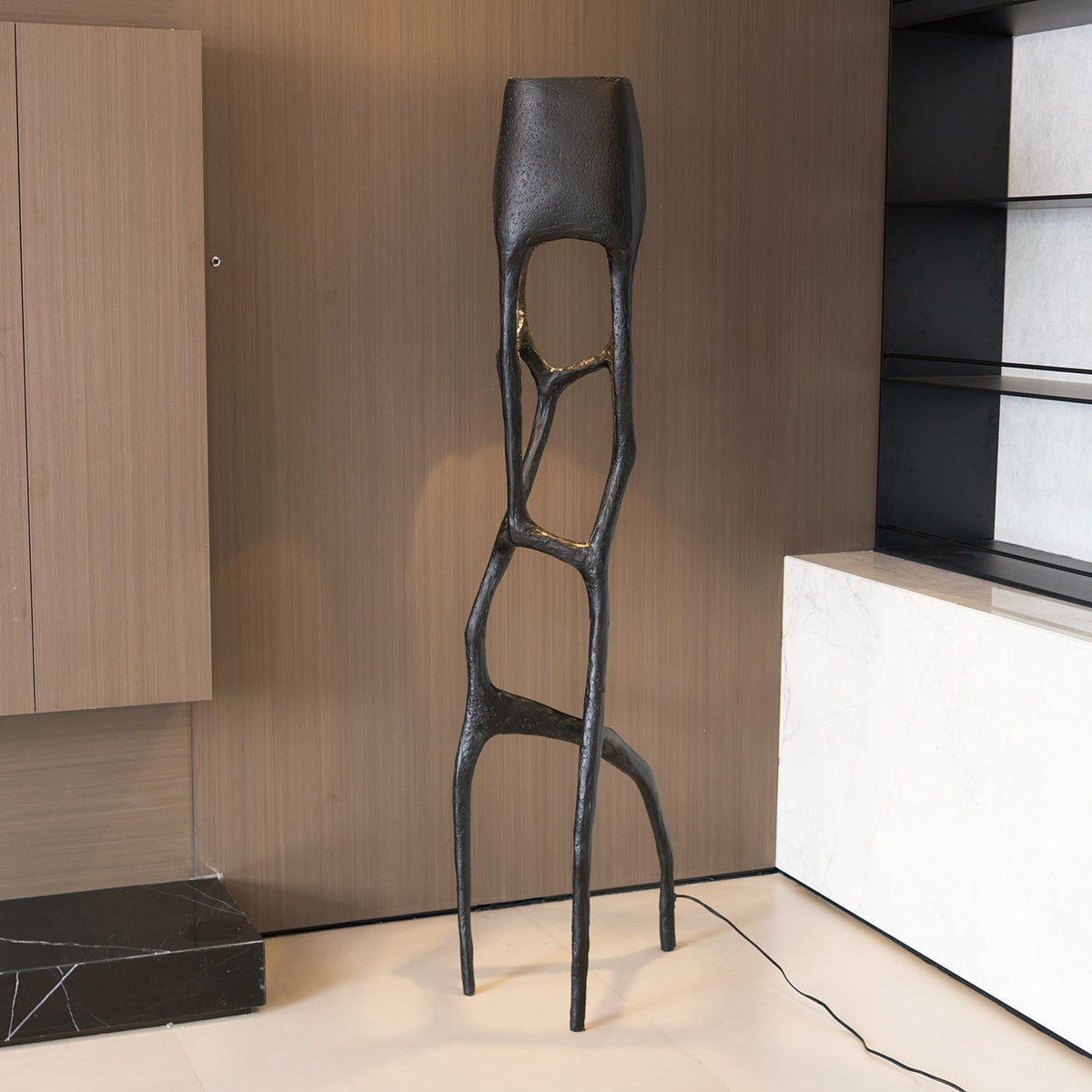 Black Tree Sculpture Floor Lamp – Gothic-Inspired Organic Resin Floor Light