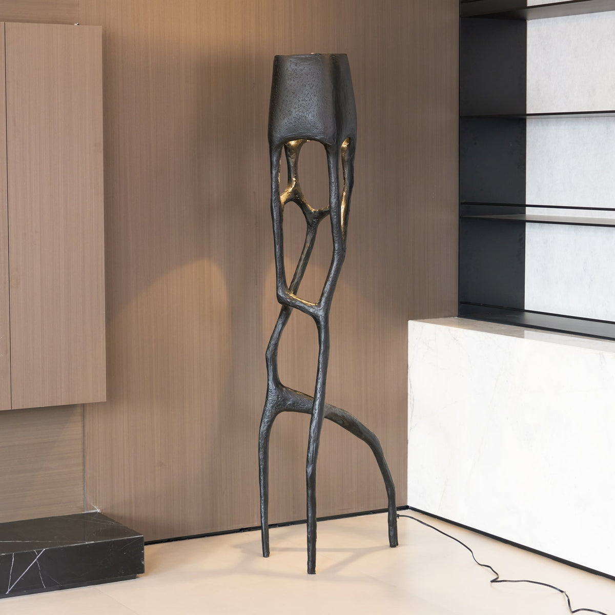 Black Tree Sculpture Floor Lamp – Gothic-Inspired Organic Resin Floor Light