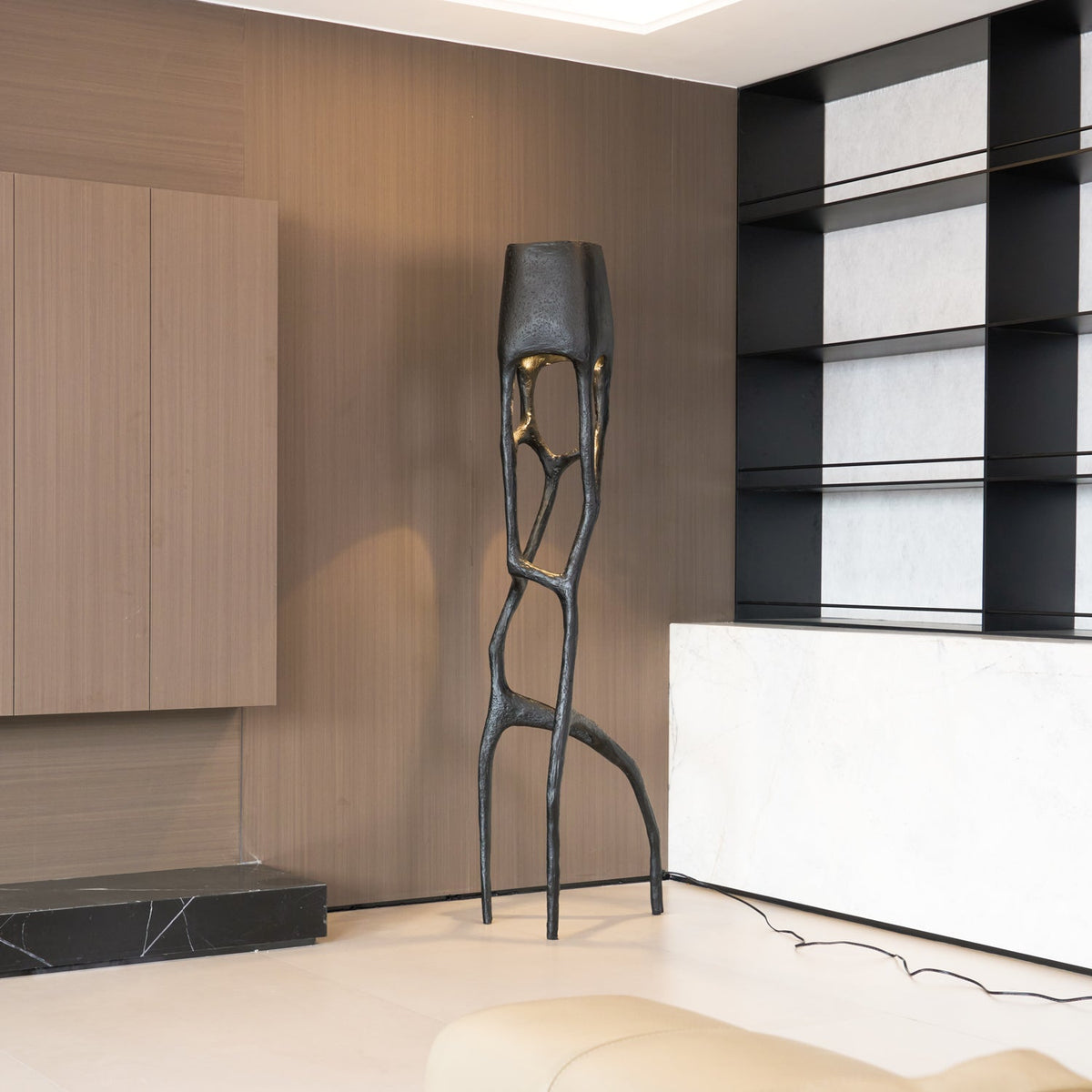 Black Tree Sculpture Floor Lamp – Gothic-Inspired Organic Resin Floor Light