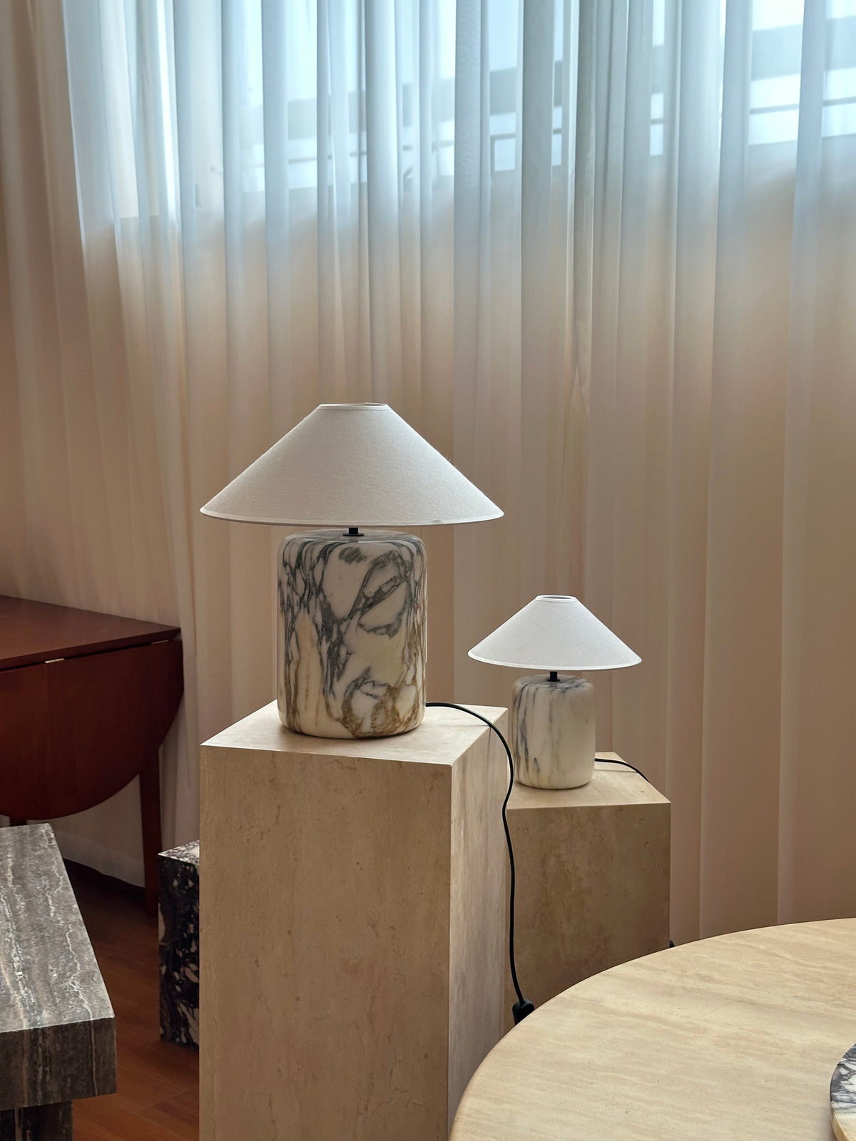 Block Marble Table Lamp – Calacatta Marble & Crisp Linen Accent Light