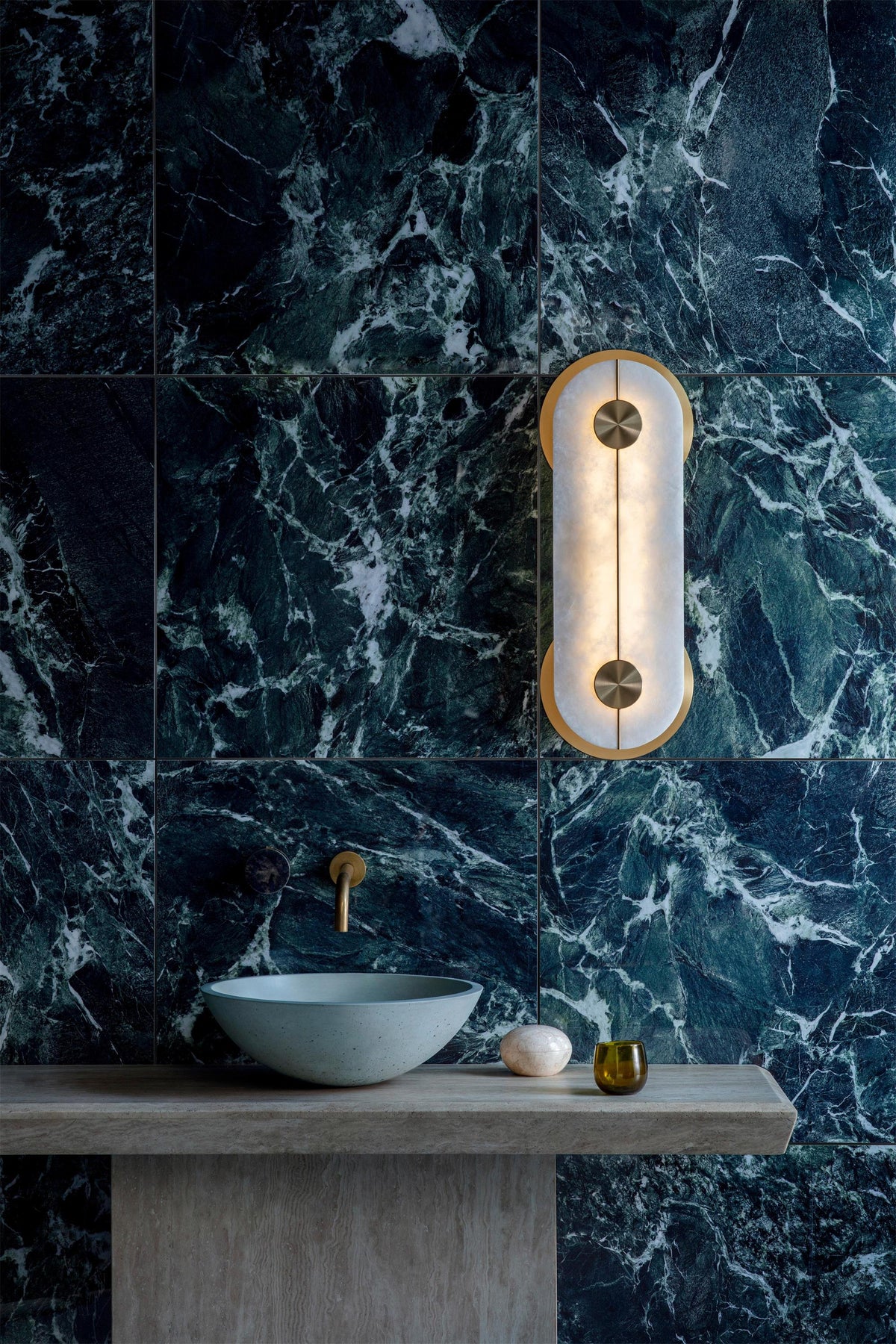 Brace Alabaster Wall Lamp – Natural Veined Alabaster & Brass Bobbin Wall Sconce