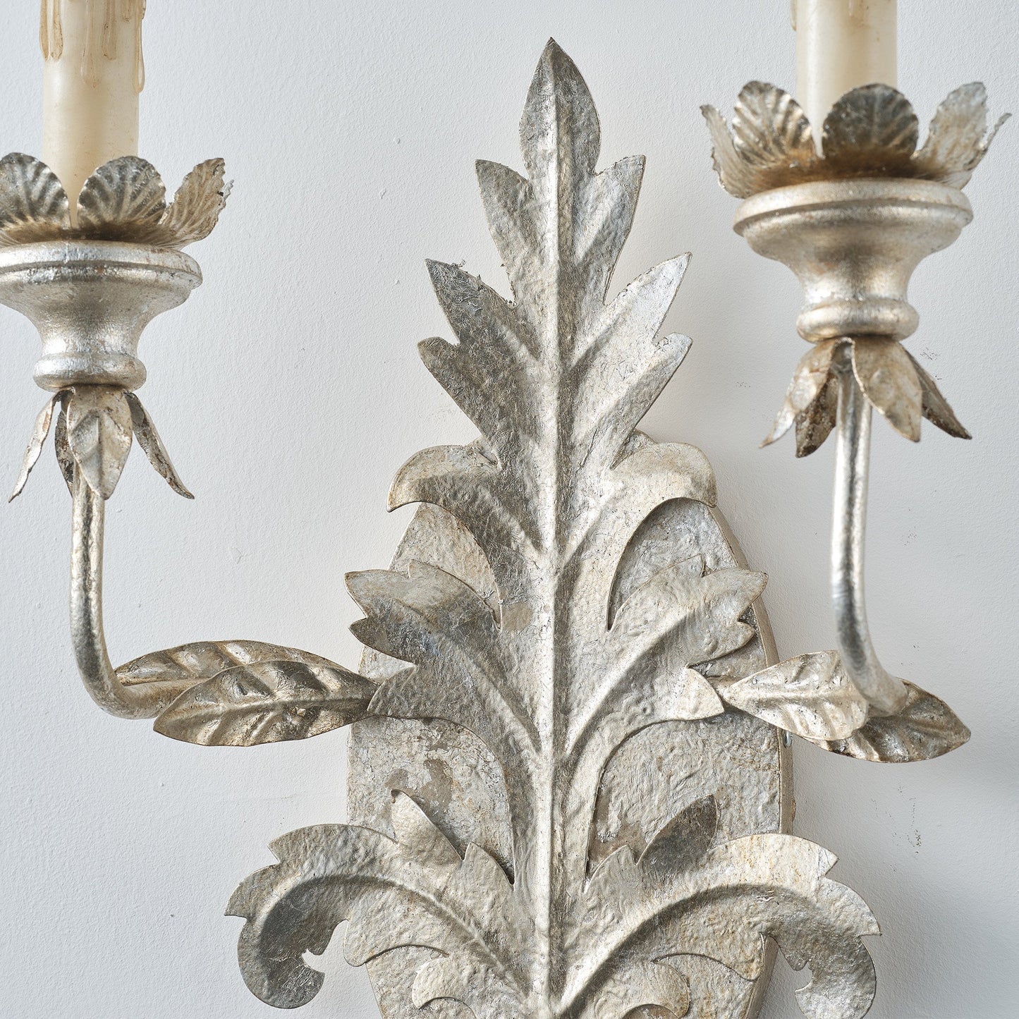 Branch Leaf Wall Lamp - Botanical Iron Sconce & Nature-Inspired Accent Light