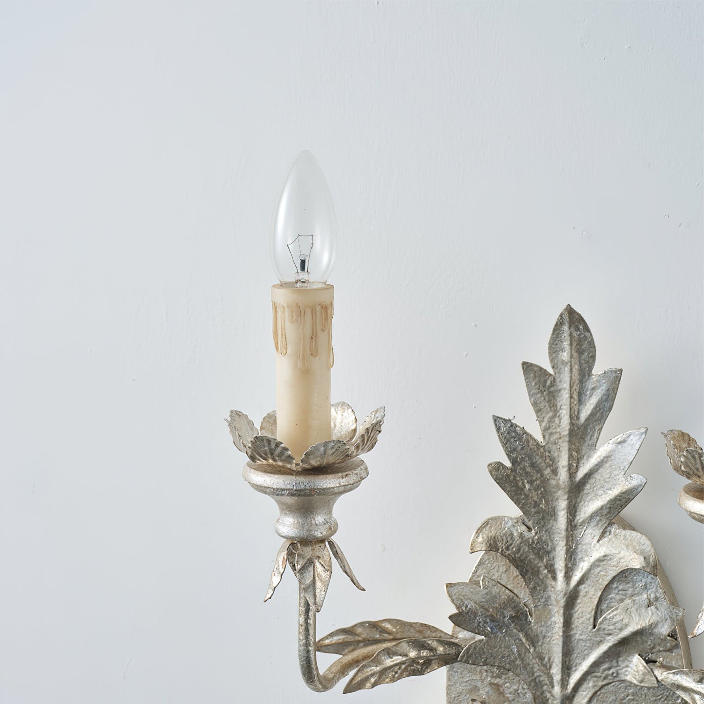 Branch Leaf Wall Lamp - Botanical Iron Sconce & Nature-Inspired Accent Light