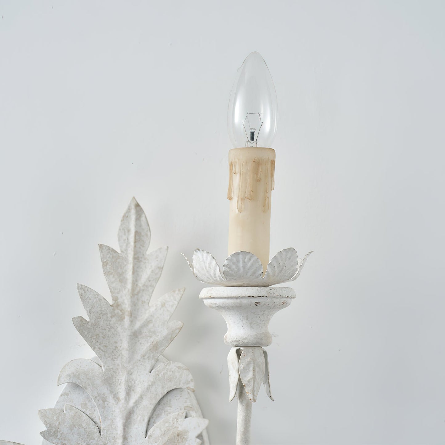 Branch Leaf Wall Lamp - Botanical Iron Sconce & Nature-Inspired Accent Light