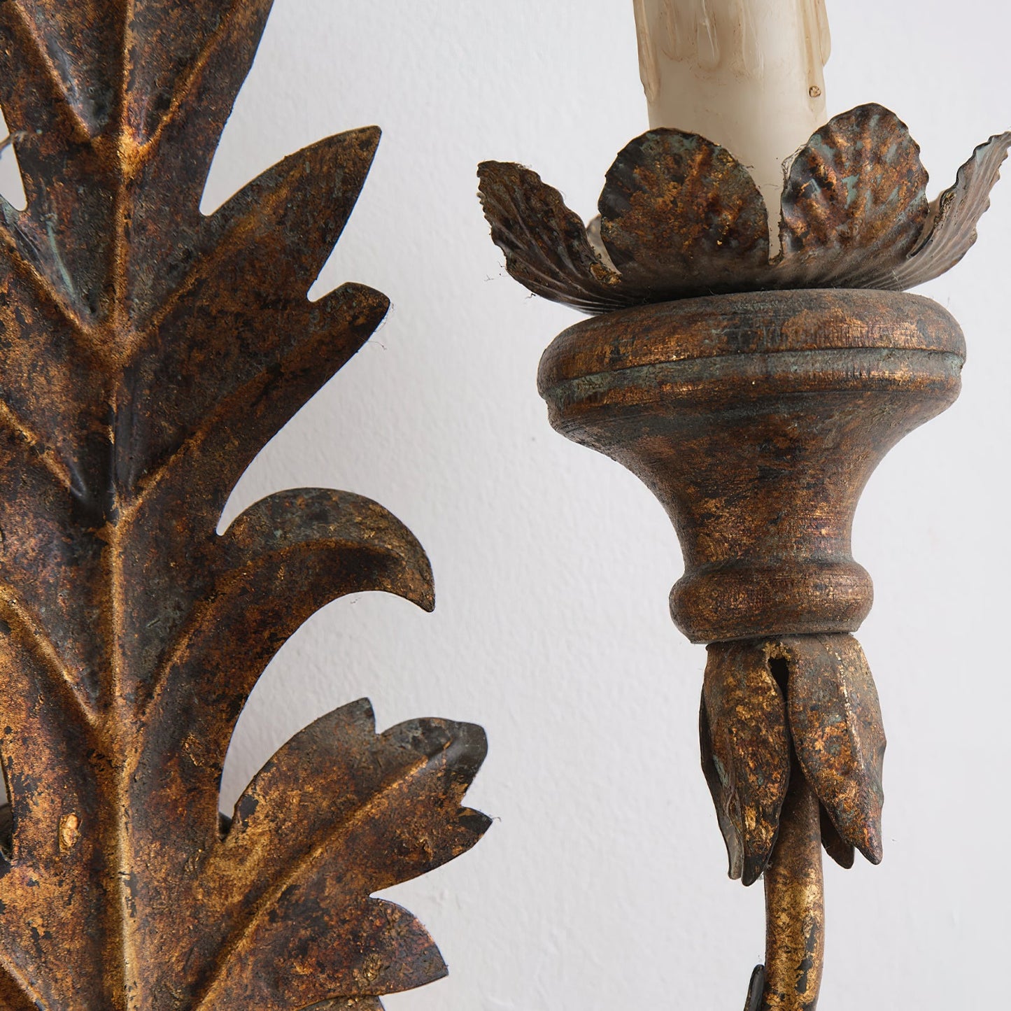 Branch Leaf Wall Lamp - Botanical Iron Sconce & Nature-Inspired Accent Light