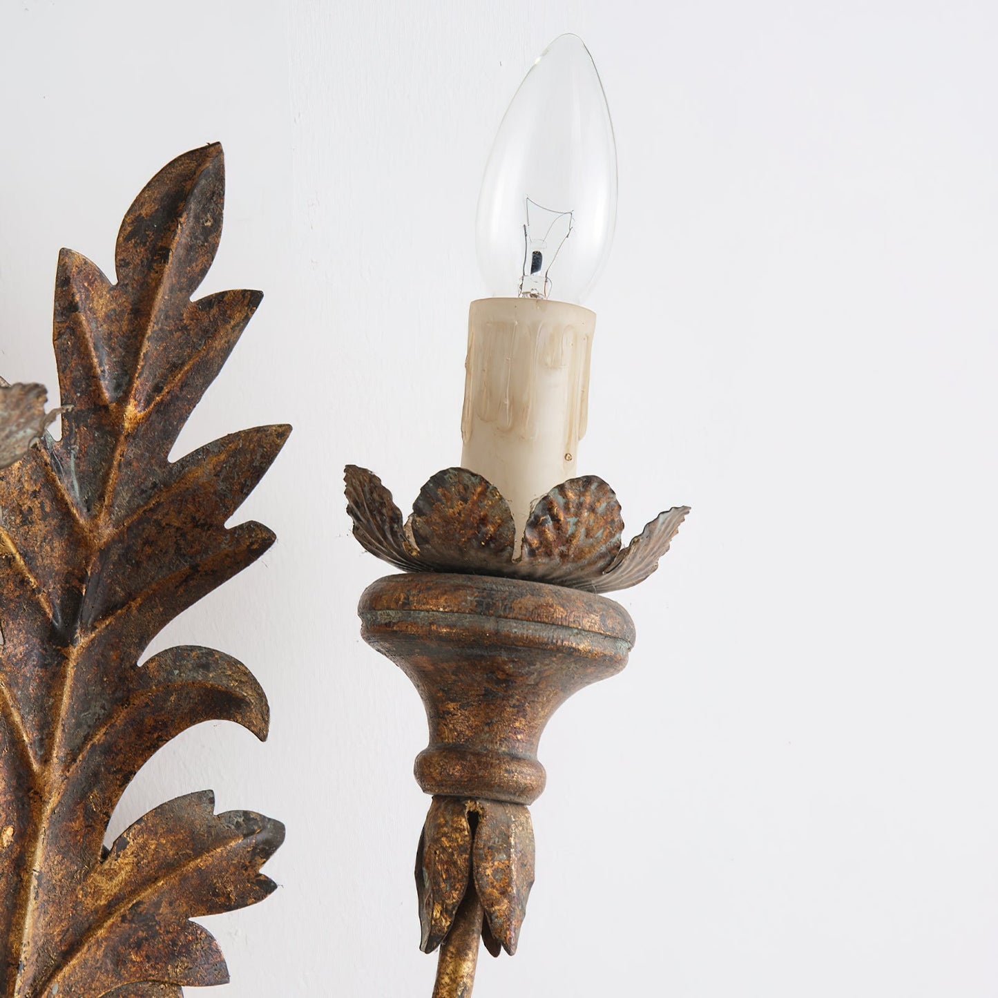 Branch Leaf Wall Lamp - Botanical Iron Sconce & Nature-Inspired Accent Light