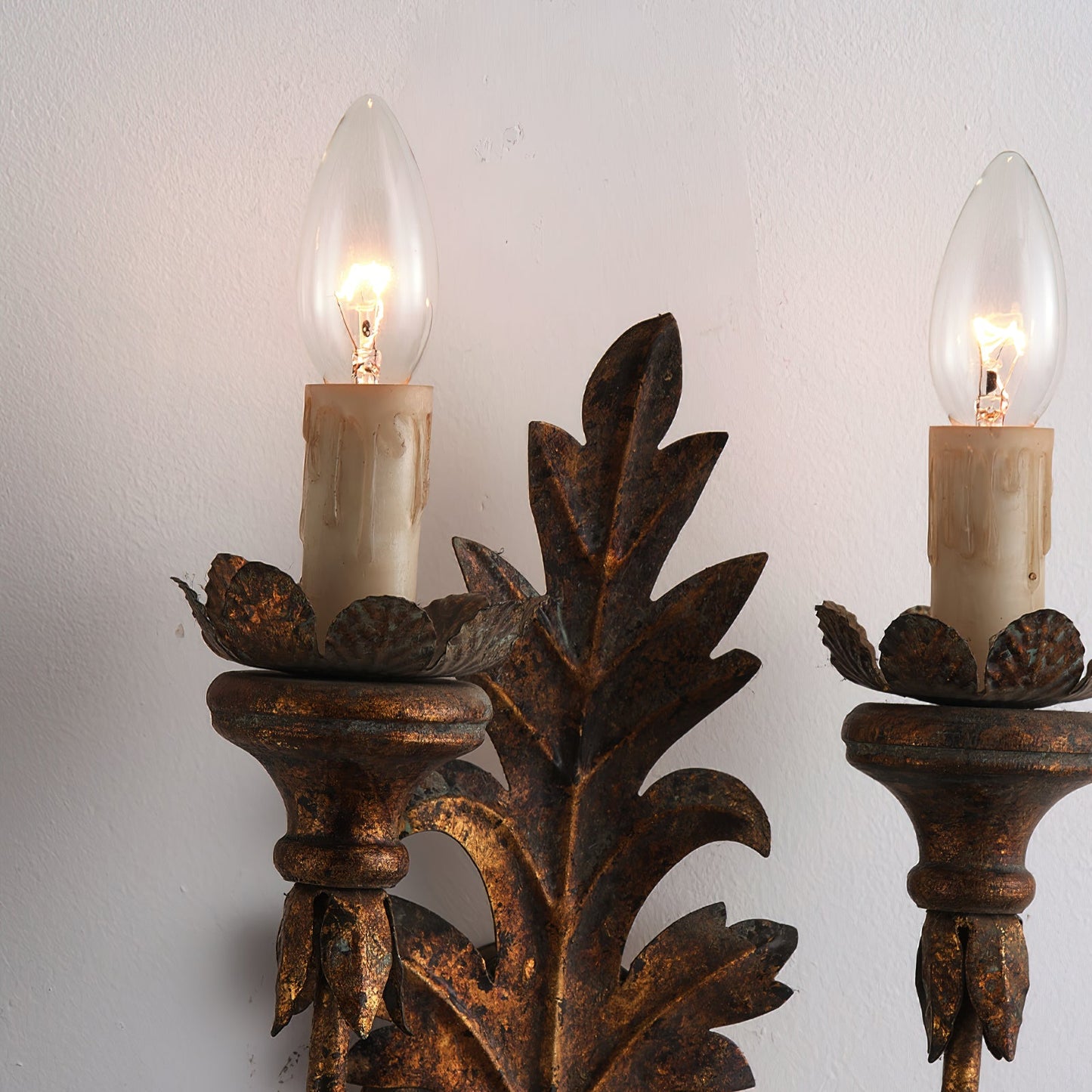 Branch Leaf Wall Lamp - Botanical Iron Sconce & Nature-Inspired Accent Light