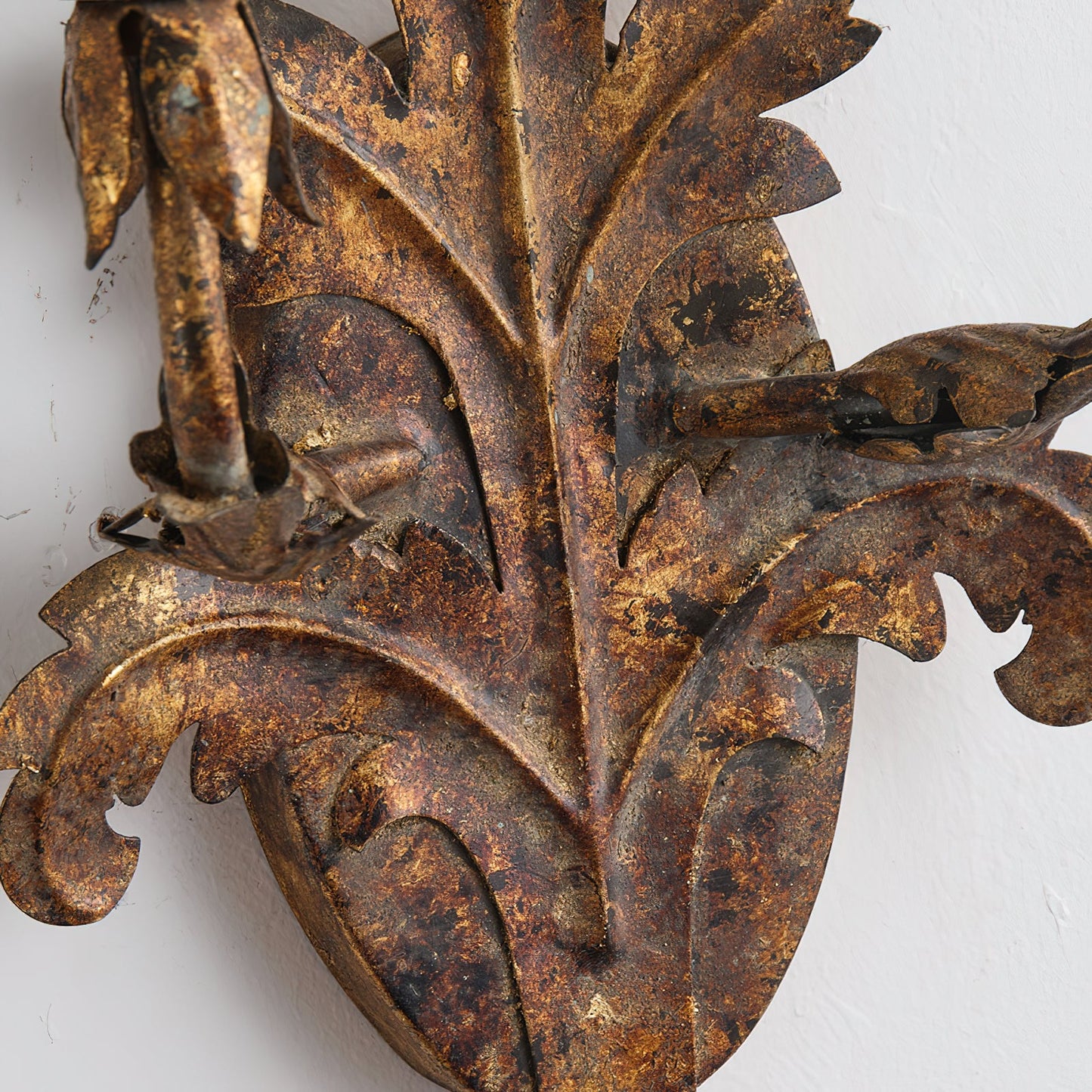 Branch Leaf Wall Lamp - Botanical Iron Sconce & Nature-Inspired Accent Light
