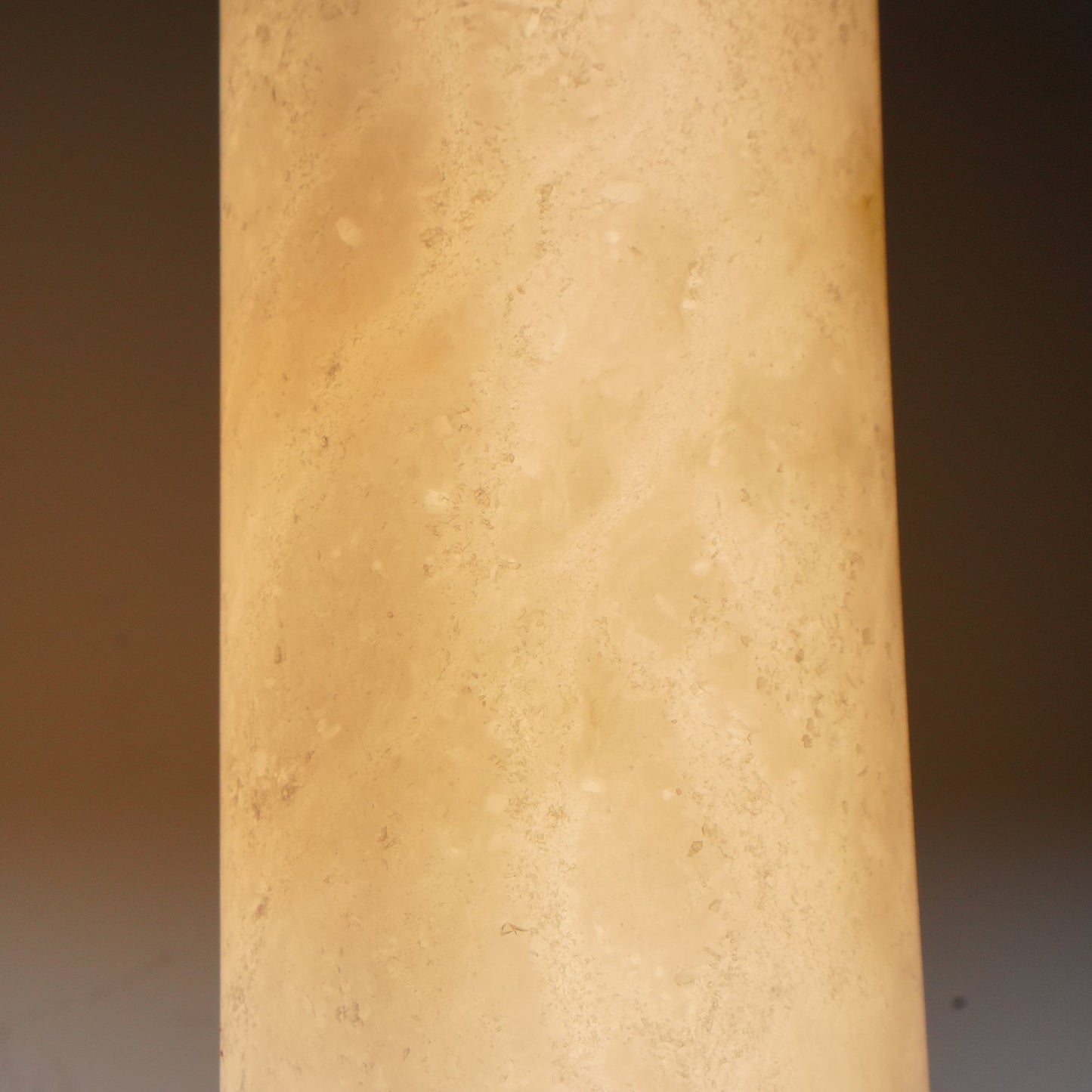 Brindisi Alabaster Wall Lamp - Modern Brass & Natural Stone Vertical Sconce