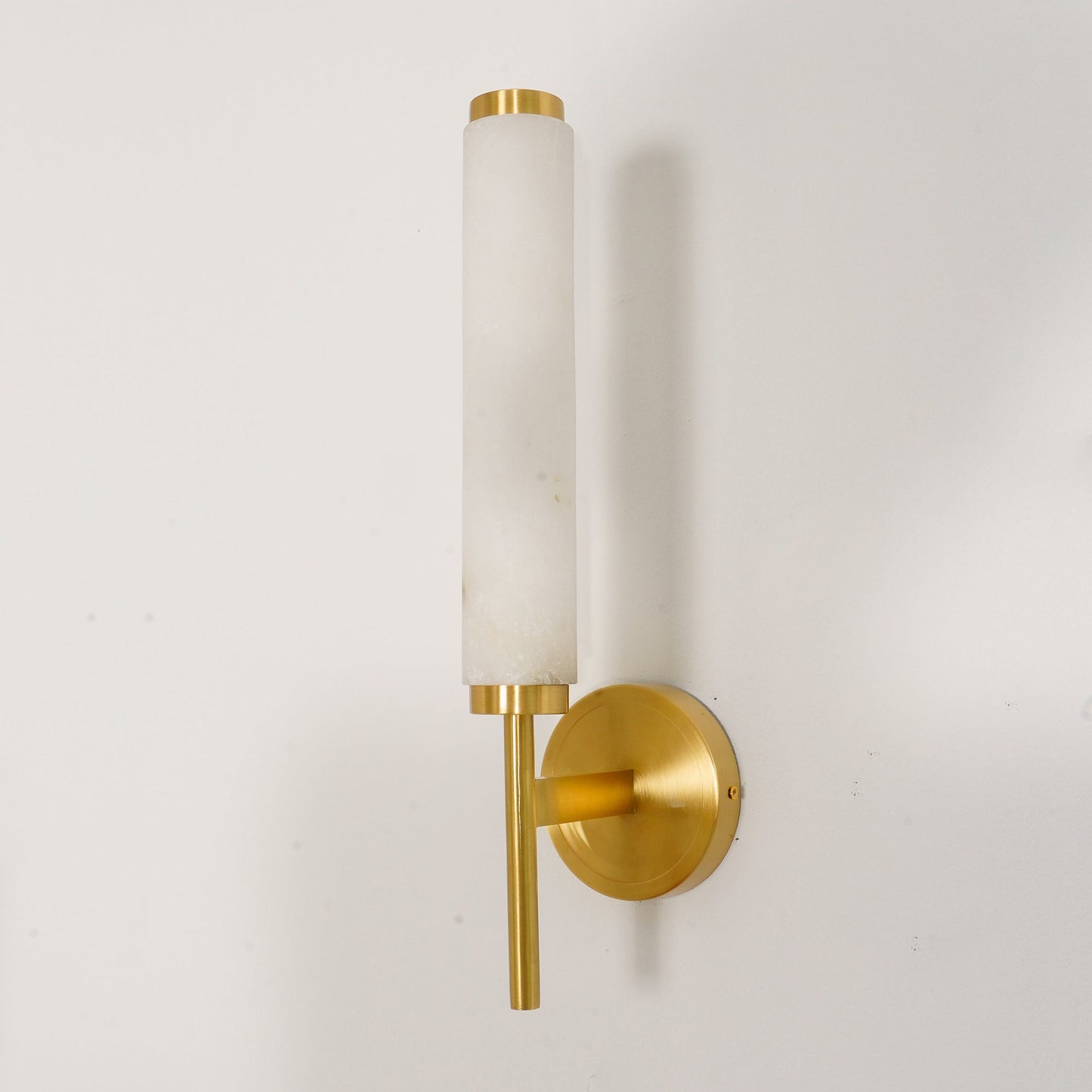 Brindisi Alabaster Wall Lamp - Modern Brass & Natural Stone Vertical Sconce