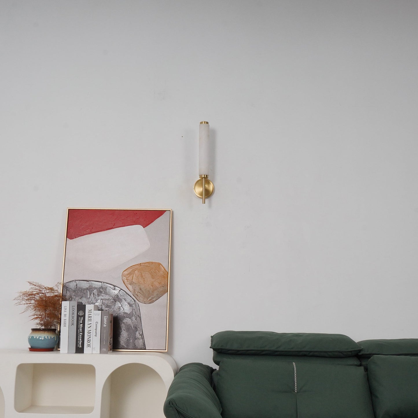 Brindisi Alabaster Wall Lamp - Modern Brass & Natural Stone Vertical Sconce