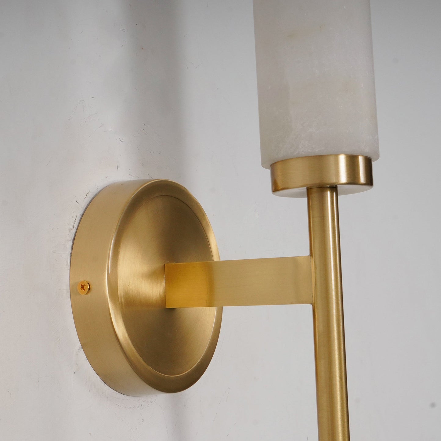 Brindisi Alabaster Wall Lamp - Modern Brass & Natural Stone Vertical Sconce