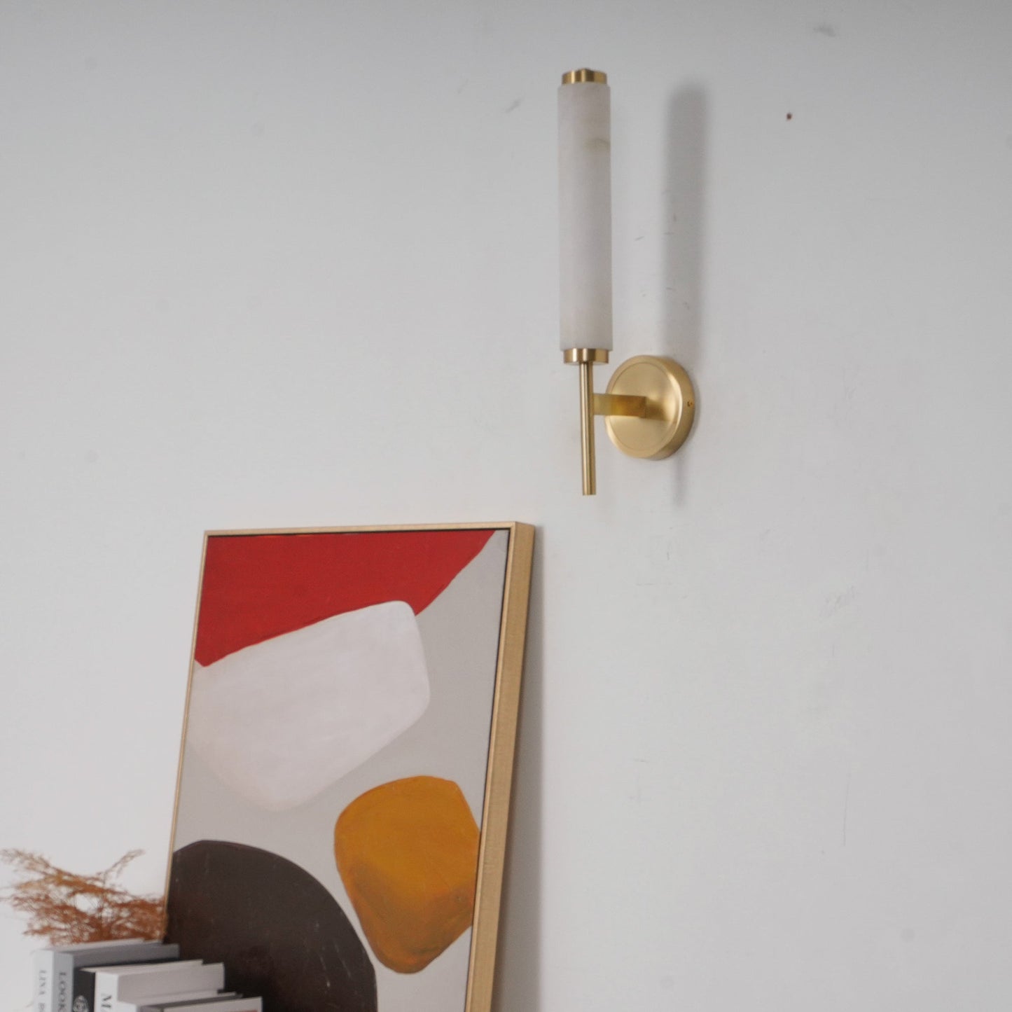 Brindisi Alabaster Wall Lamp - Modern Brass & Natural Stone Vertical Sconce