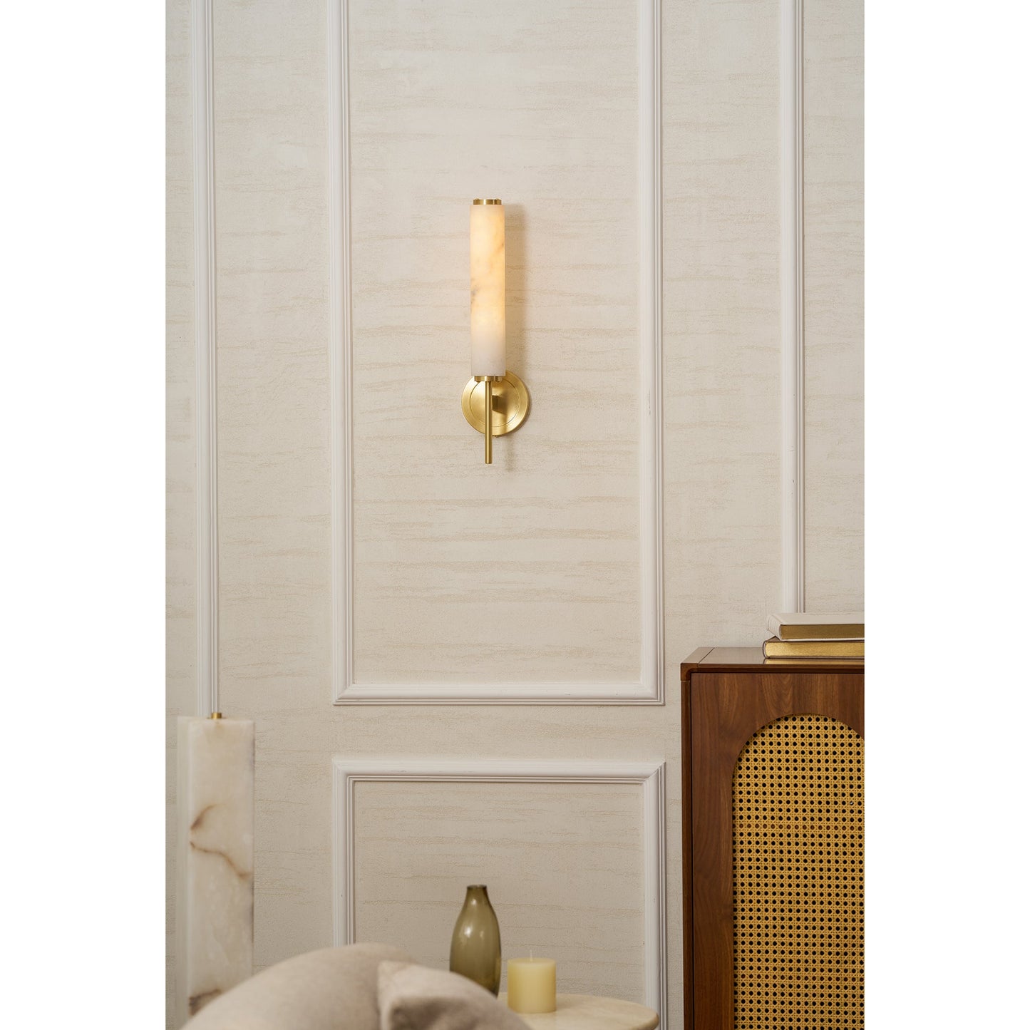 Brindisi Alabaster Wall Lamp - Modern Brass & Natural Stone Vertical Sconce
