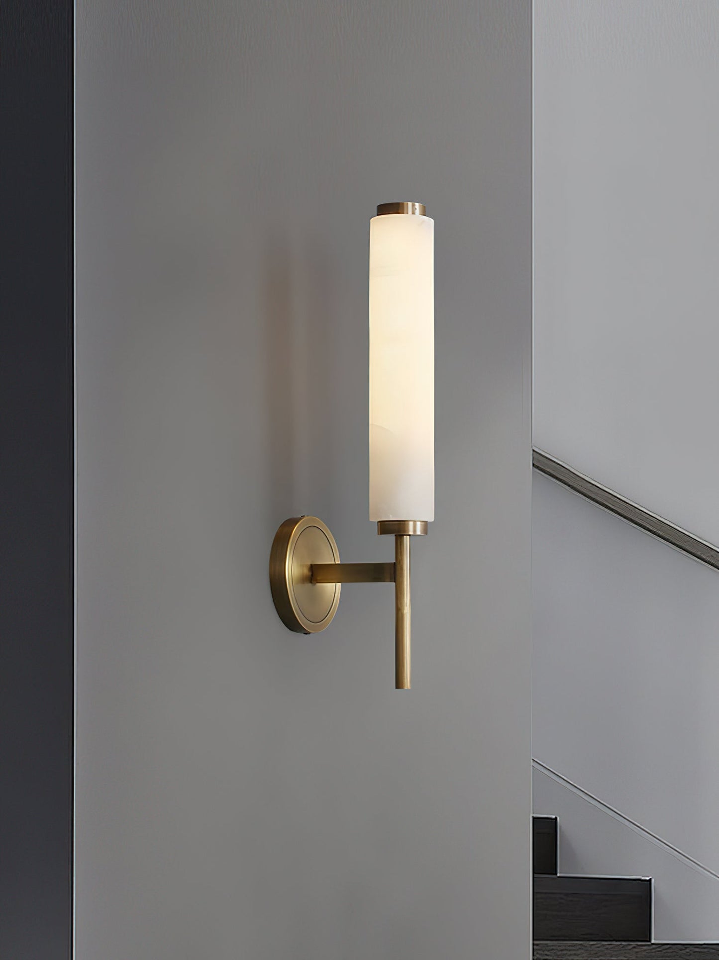 Brindisi Alabaster Wall Lamp - Modern Brass & Natural Stone Vertical Sconce