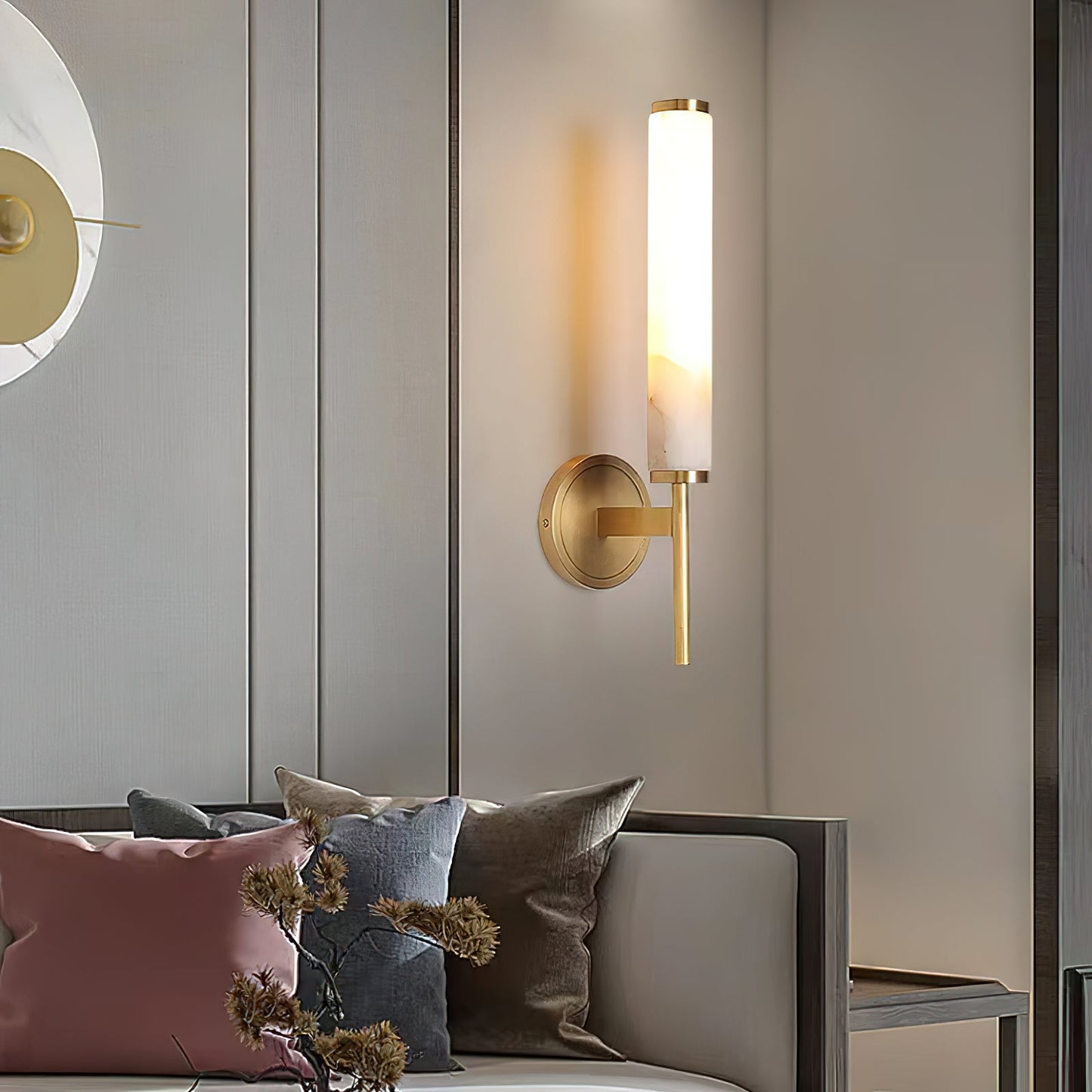 Brindisi Alabaster Wall Lamp - Modern Brass & Natural Stone Vertical Sconce