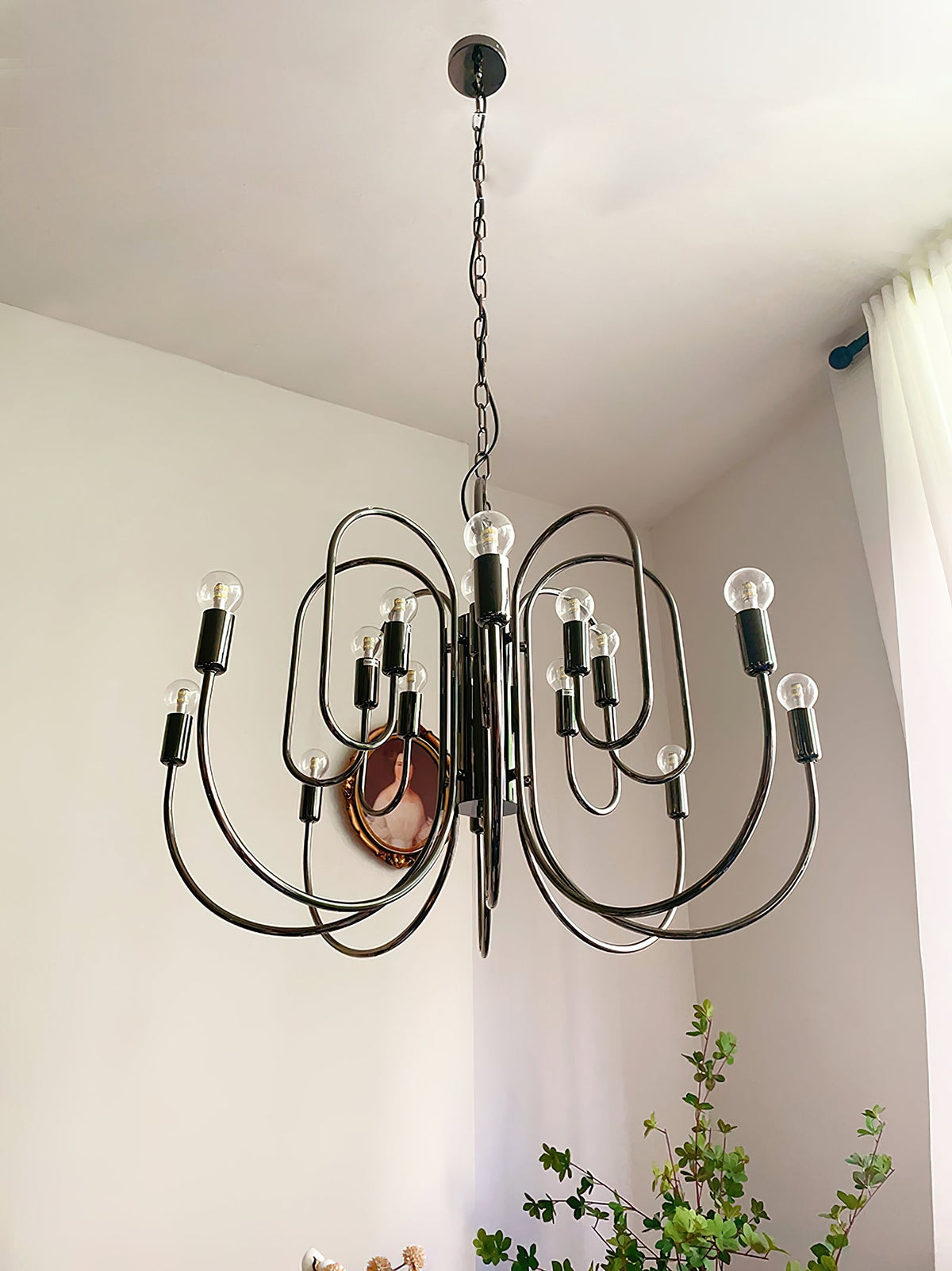 Cabry Chandelier – Modern Curved Multi-Arm Matte Black & Brass Chandelier