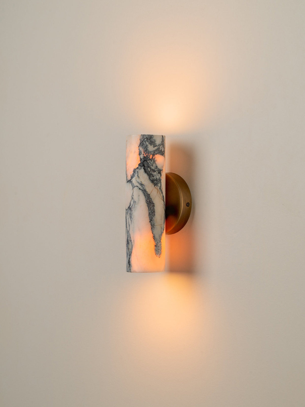 Calla Wall Lamp – Natural Marble Cylindrical Wall Sconce