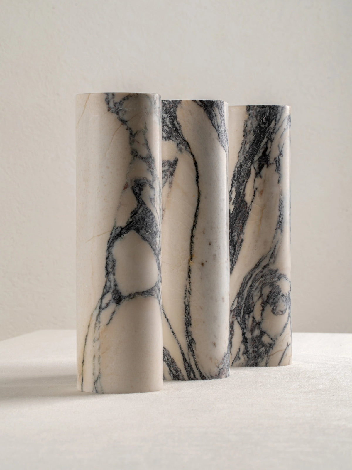 Calla Wall Lamp – Natural Marble Cylindrical Wall Sconce