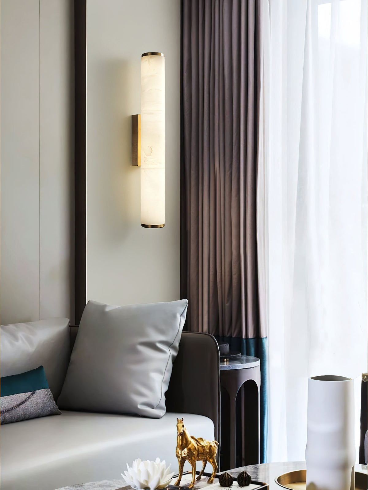 Callisto Alabaster Sconce – Vertical Natural Alabaster & Patinated Brass LED Sconce