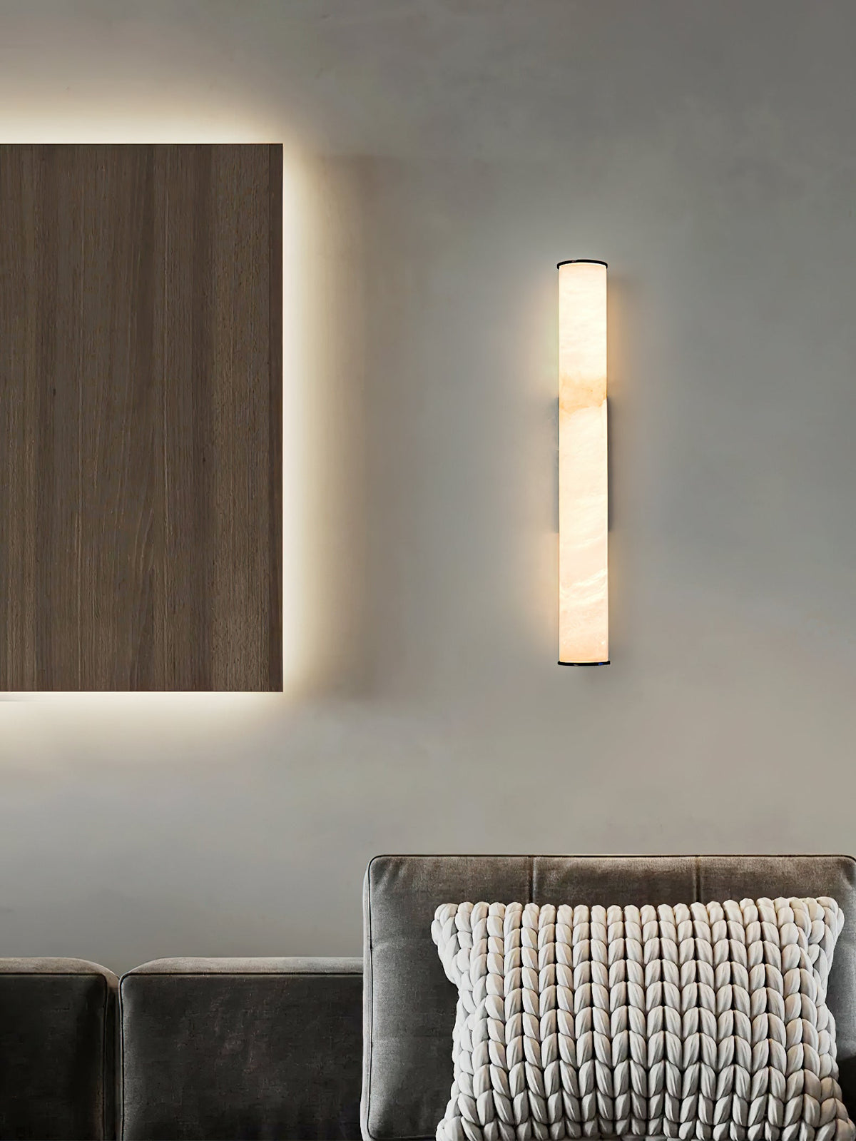 Callisto Alabaster Sconce – Vertical Natural Alabaster & Patinated Brass LED Sconce