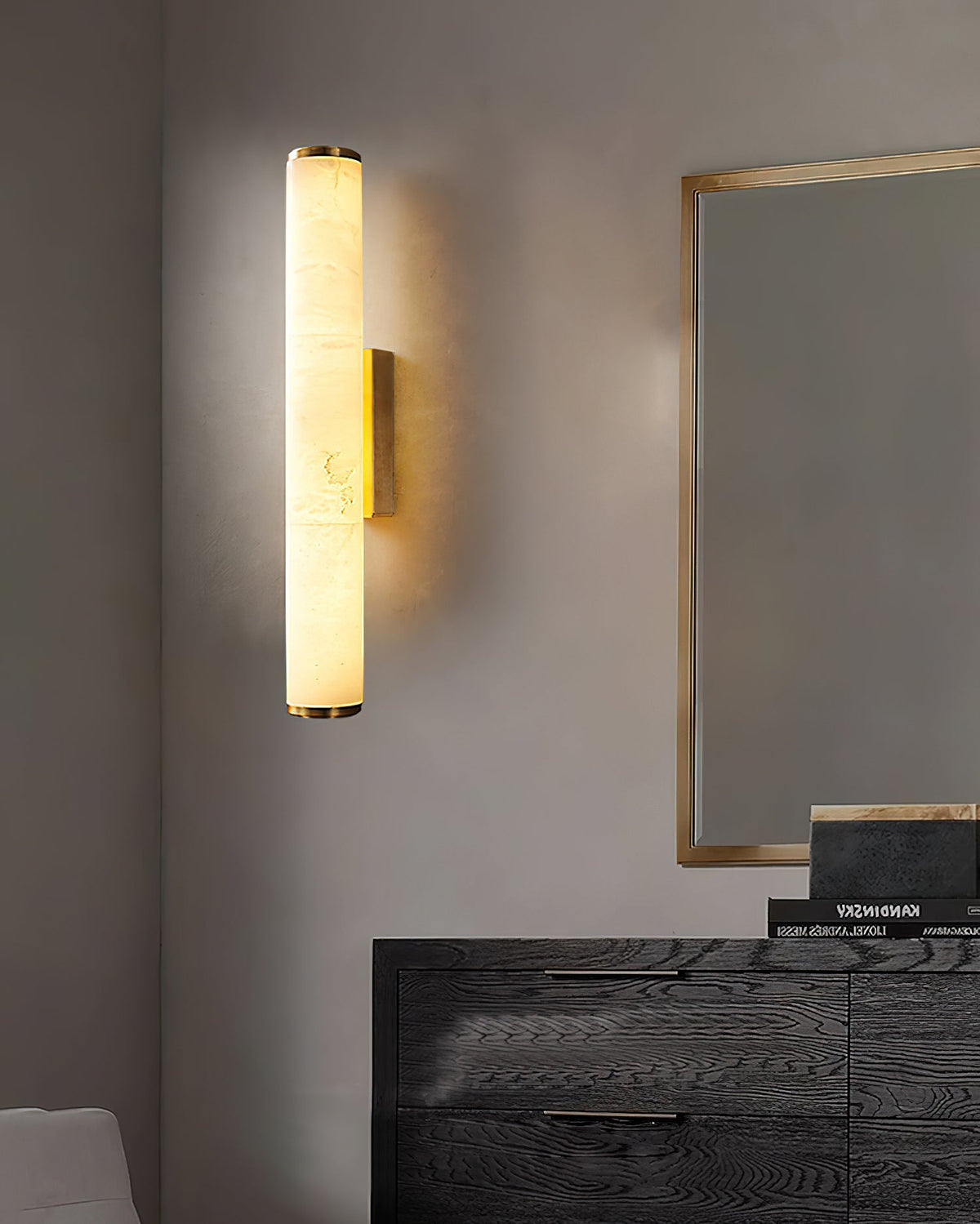 Callisto Alabaster Sconce – Vertical Natural Alabaster & Patinated Brass LED Sconce