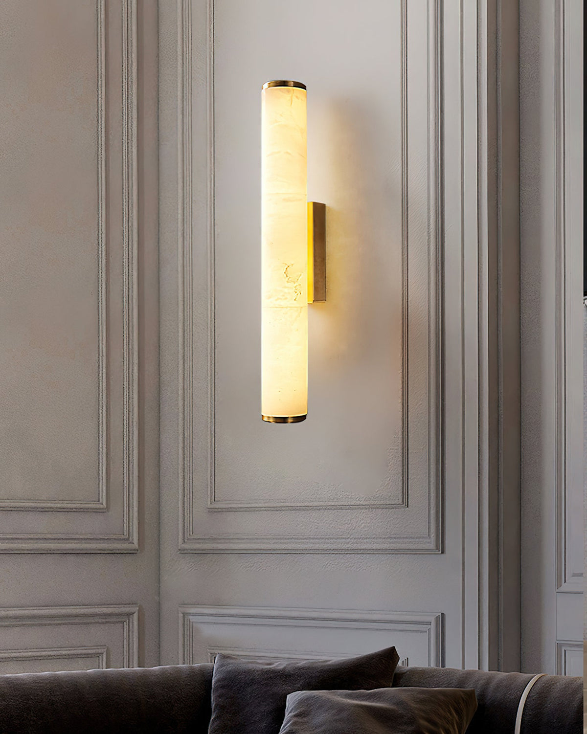 Callisto Alabaster Sconce – Vertical Natural Alabaster & Patinated Brass LED Sconce