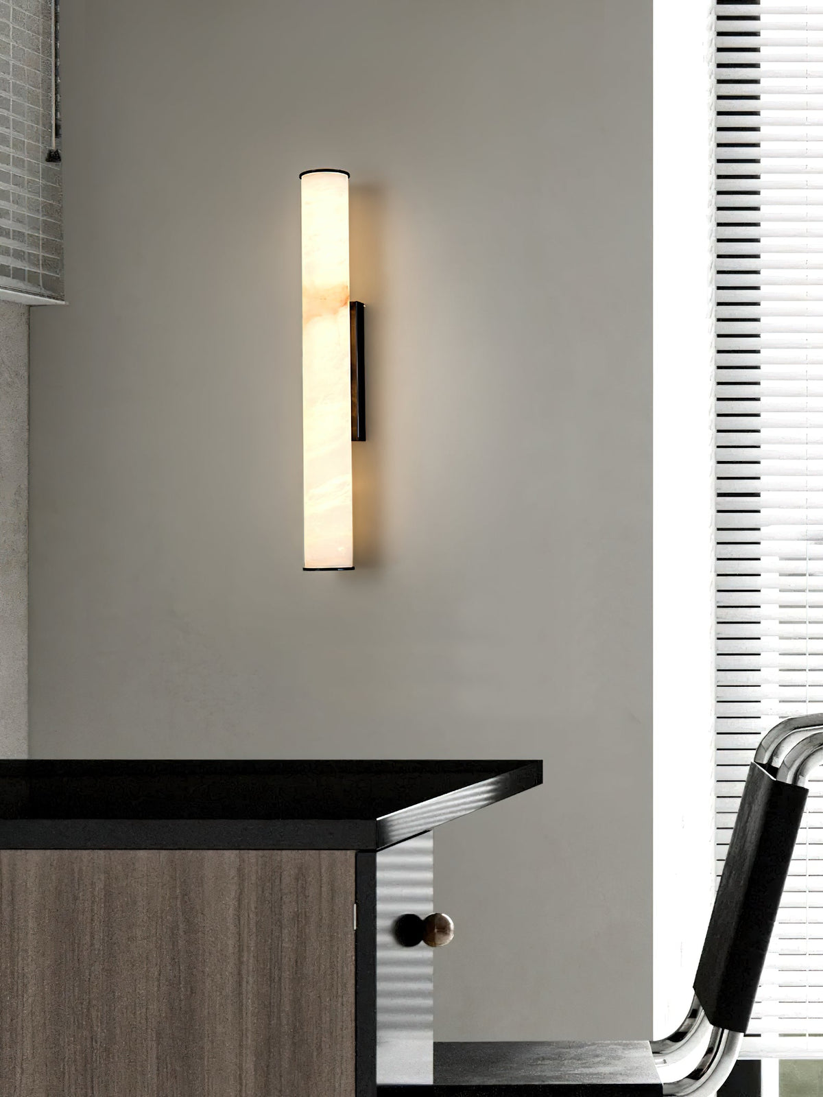 Callisto Alabaster Sconce – Vertical Natural Alabaster & Patinated Brass LED Sconce