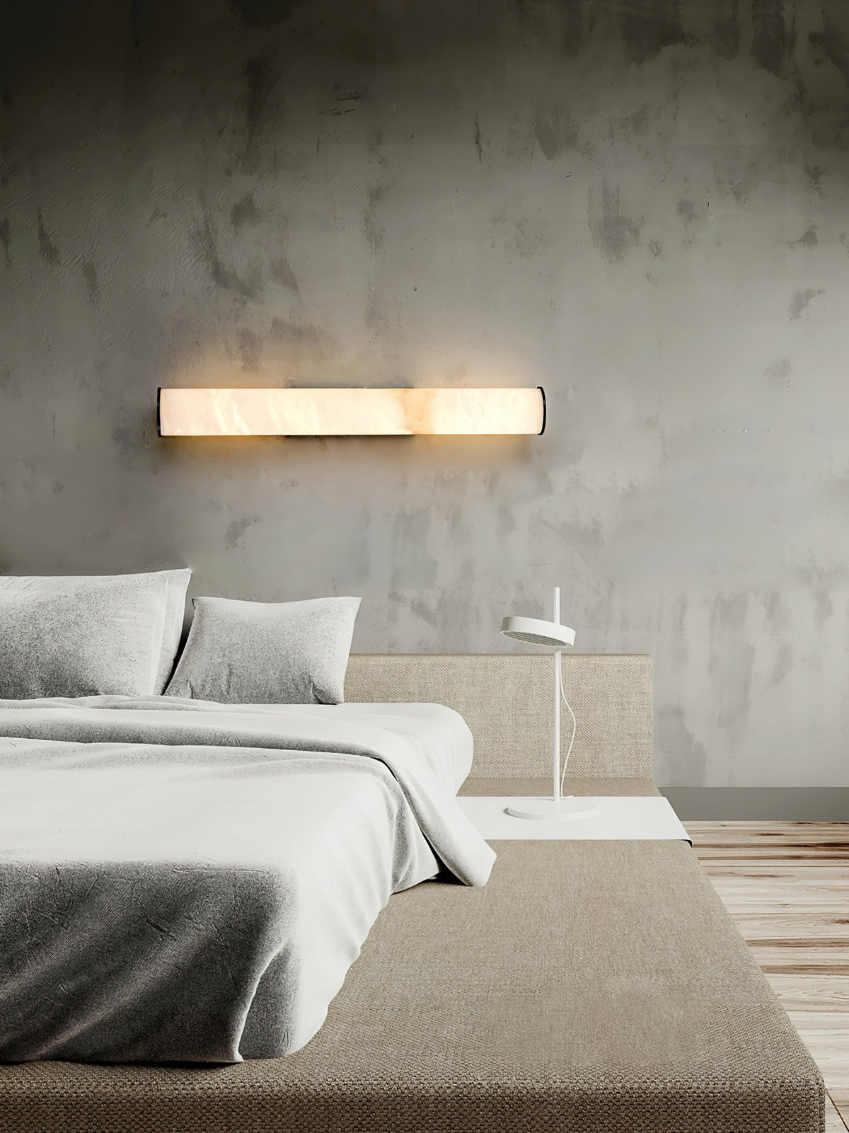 Callisto Alabaster Sconce – Vertical Natural Alabaster & Patinated Brass LED Sconce
