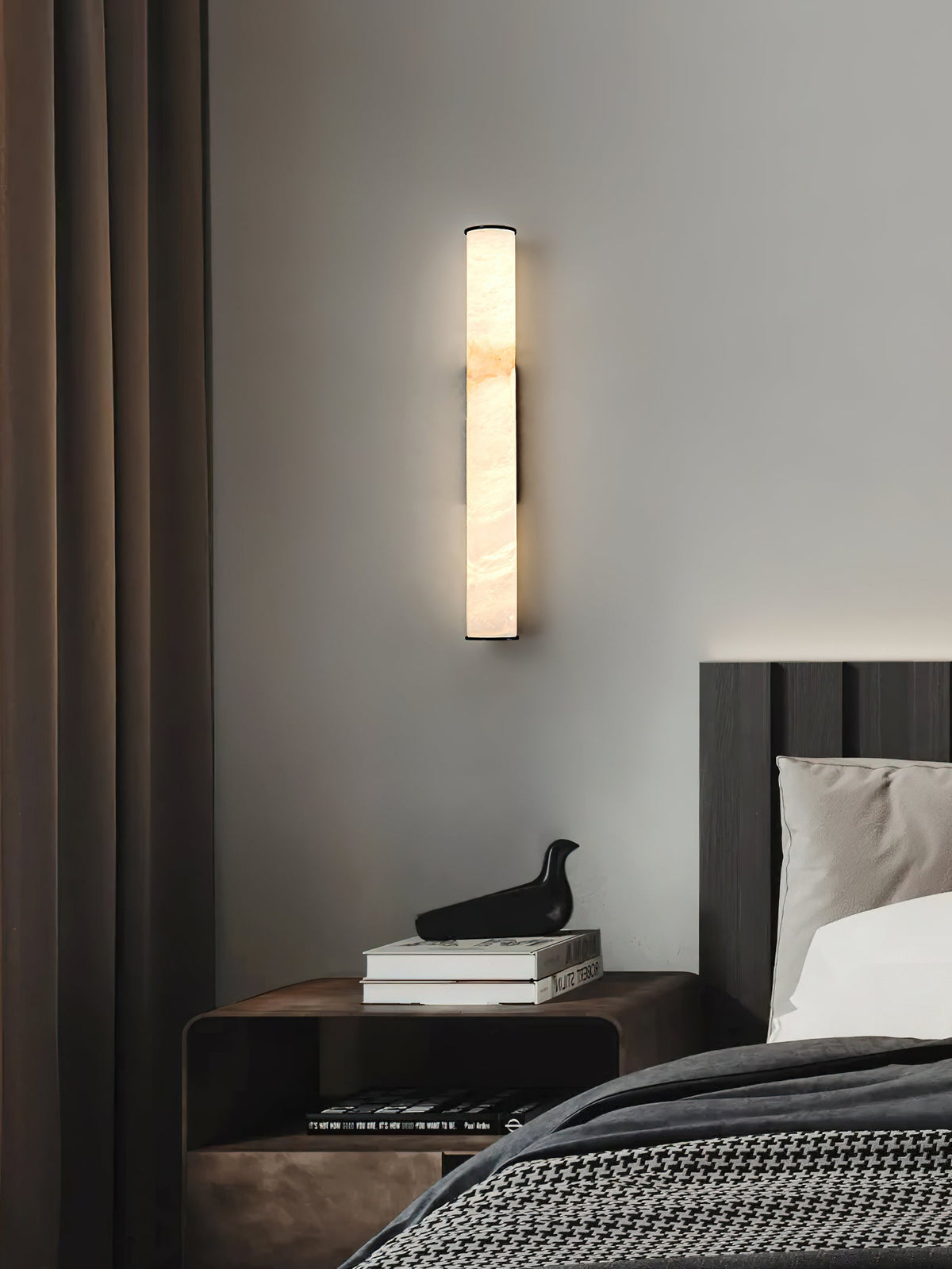 Callisto Alabaster Sconce – Vertical Natural Alabaster & Patinated Brass LED Sconce