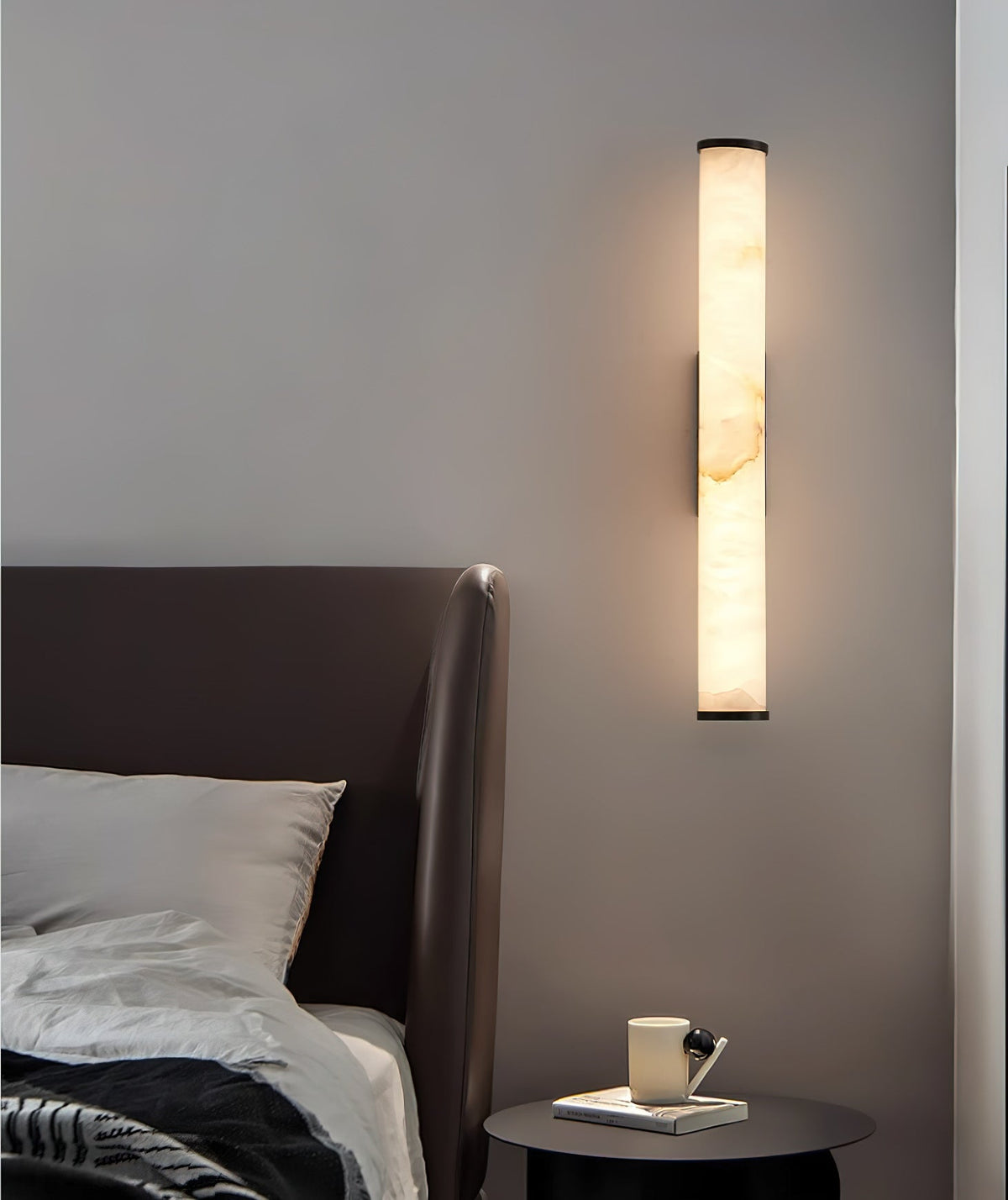 Callisto Alabaster Sconce – Vertical Natural Alabaster & Patinated Brass LED Sconce