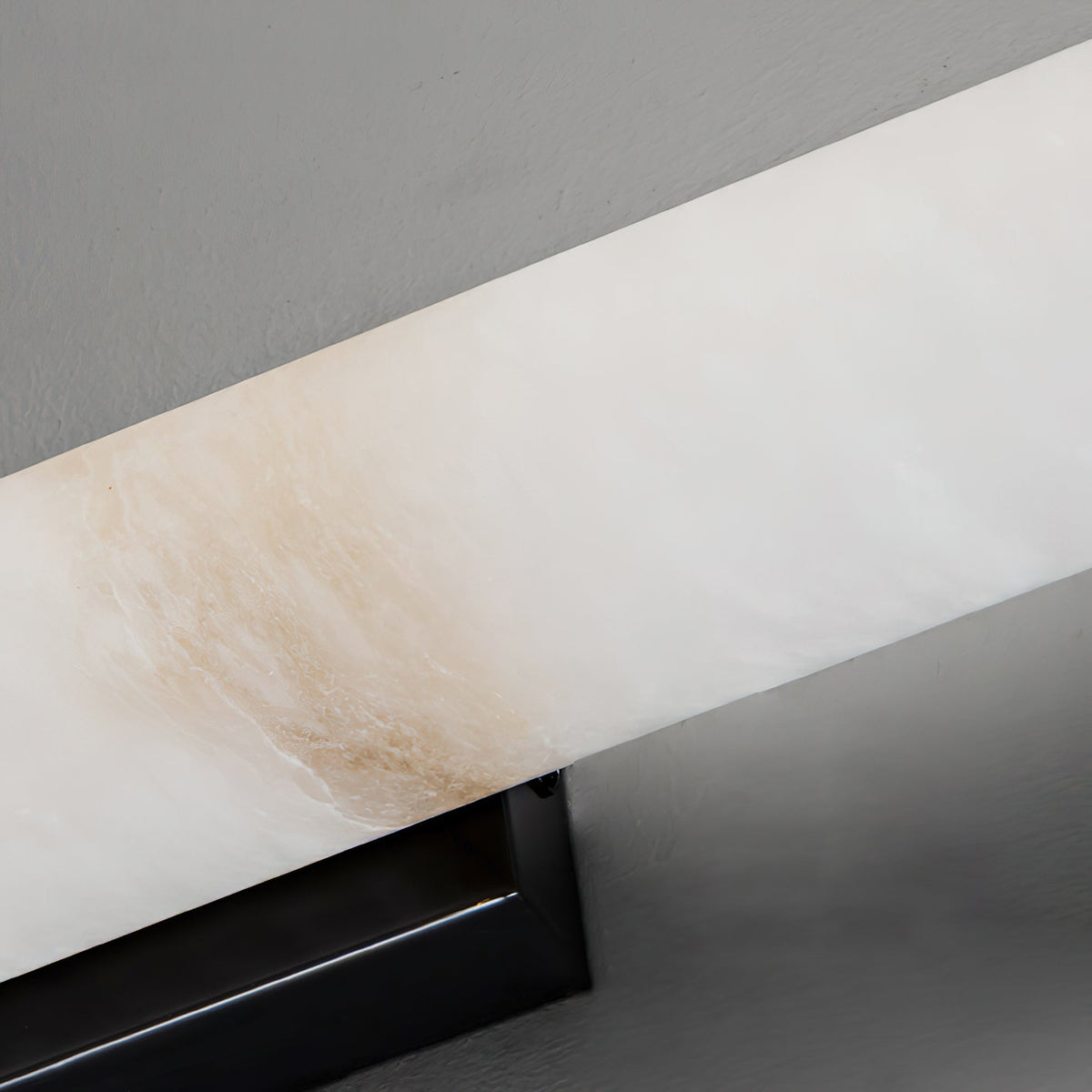 Callisto Alabaster Sconce – Vertical Natural Alabaster & Patinated Brass LED Sconce