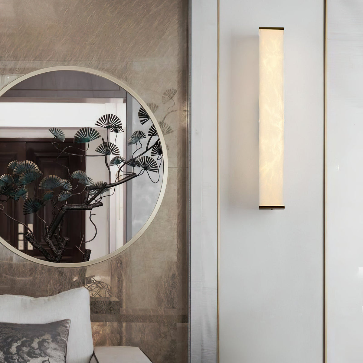 Callisto Alabaster Sconce – Vertical Natural Alabaster & Patinated Brass LED Sconce