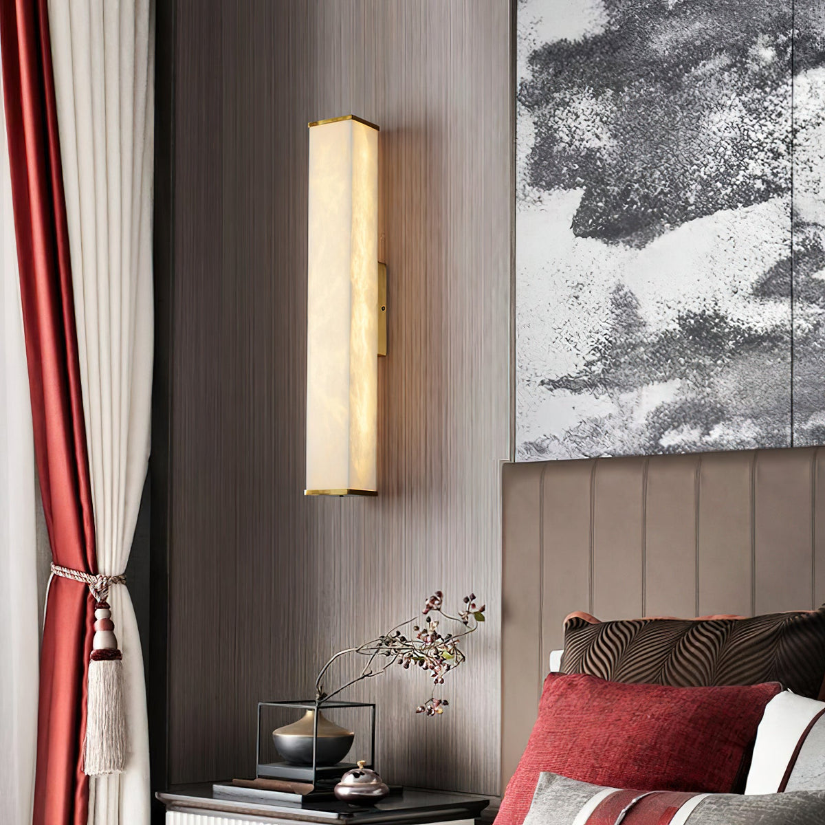 Callisto Alabaster Sconce – Vertical Natural Alabaster & Patinated Brass LED Sconce