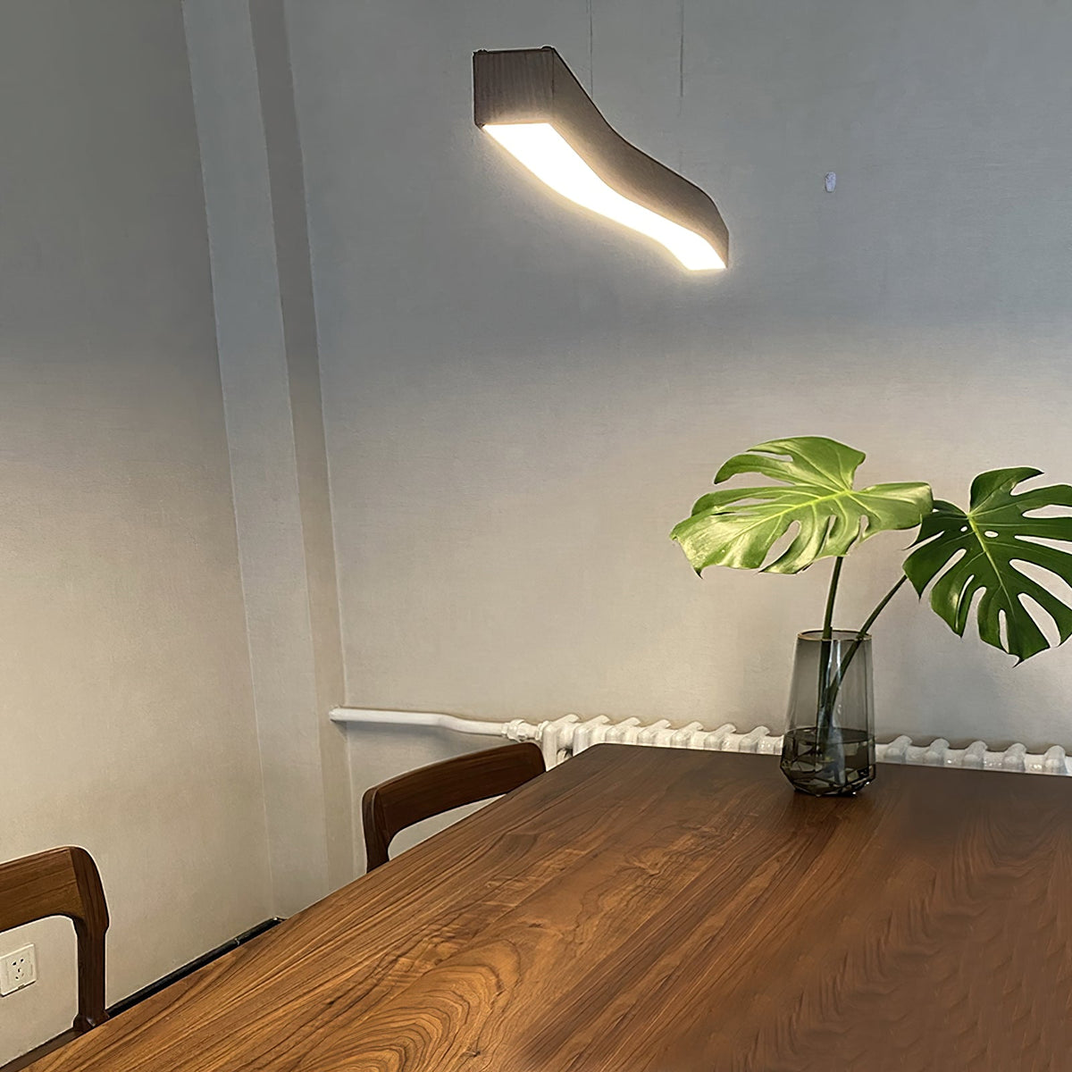 Camur Linear Pendant Light – Sculptural Sweeping Wave Wooden Linear LED Pendant
