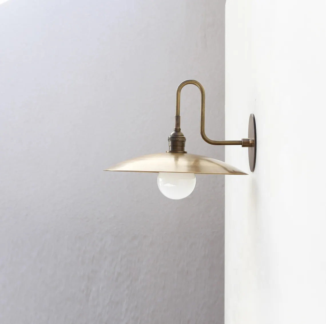 Cantina Wall Lamp – Parisian Modern Articulated Antique Brass Wall Sconce