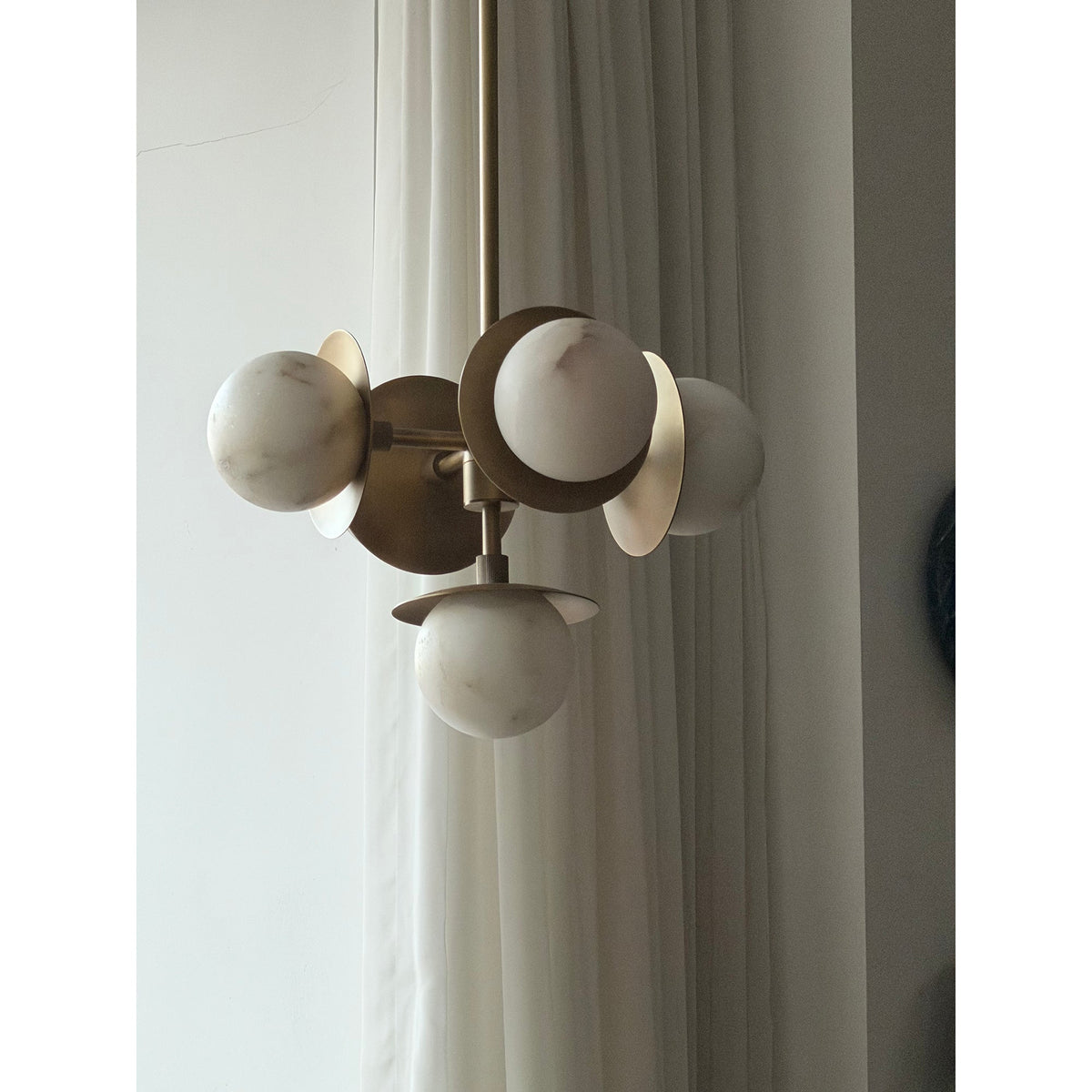 Cara Alabaster Chandelier – Brass & Natural Alabaster Tiered Multi-Light Chandelier
