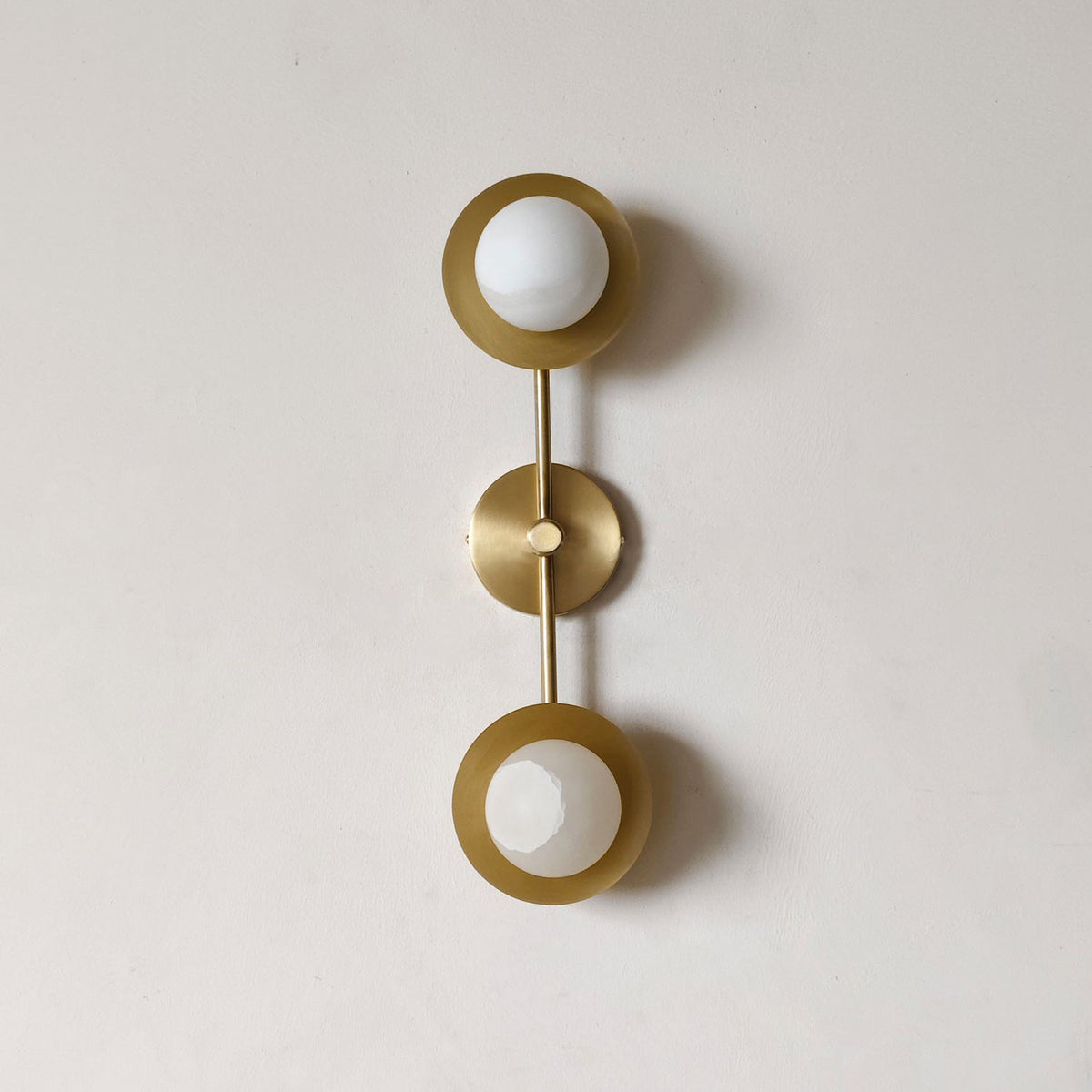 Cara Alabaster Wall Lamp – Sleek Brass & Translucent Natural Alabaster Wall Sconce