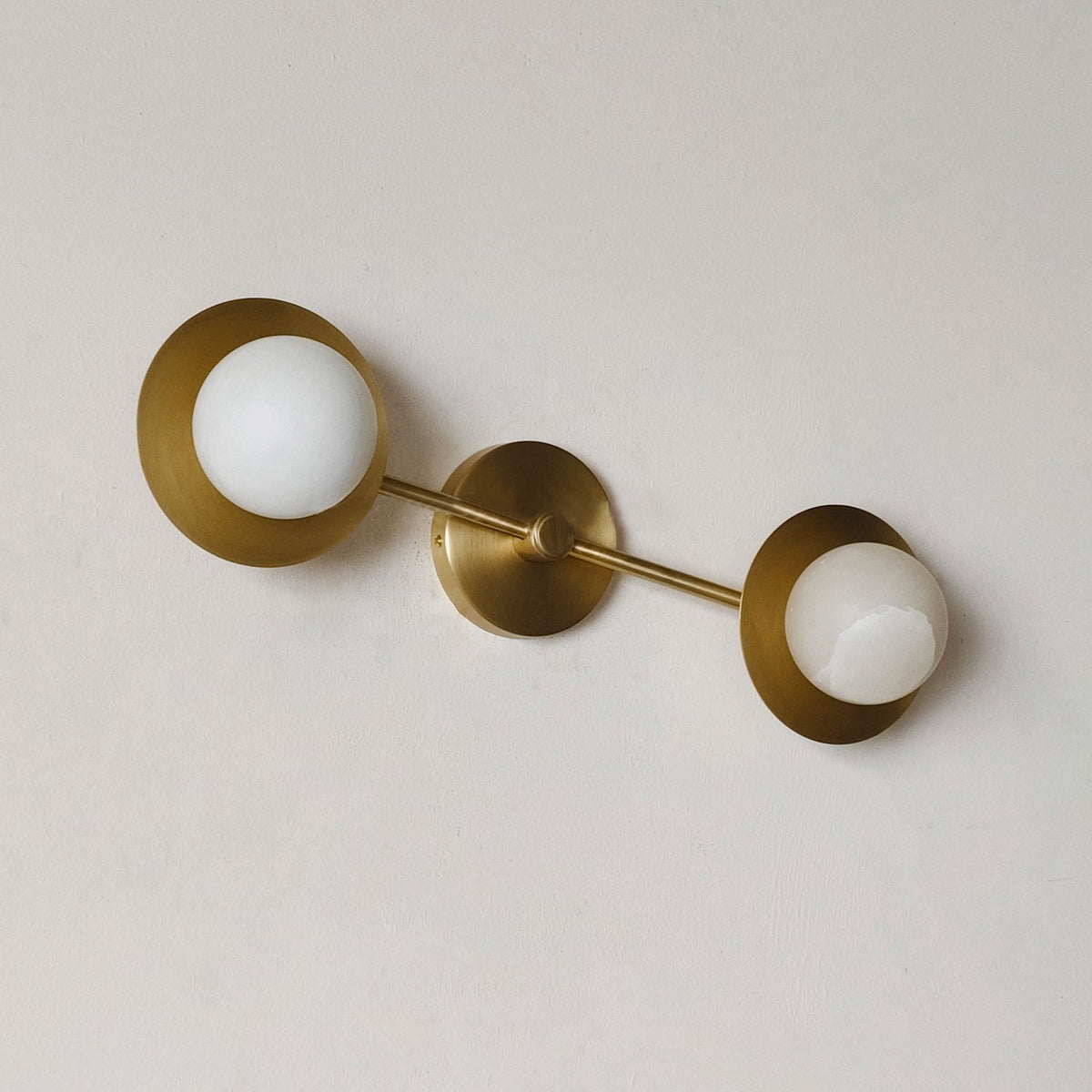 Cara Alabaster Wall Lamp – Sleek Brass & Translucent Natural Alabaster Wall Sconce