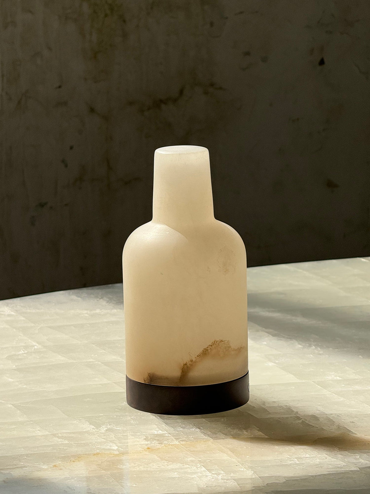 Carpyen Alabast Table Lamp (Built-in Battery) – Rechargeable Natural Alabaster Wireless Accent Light